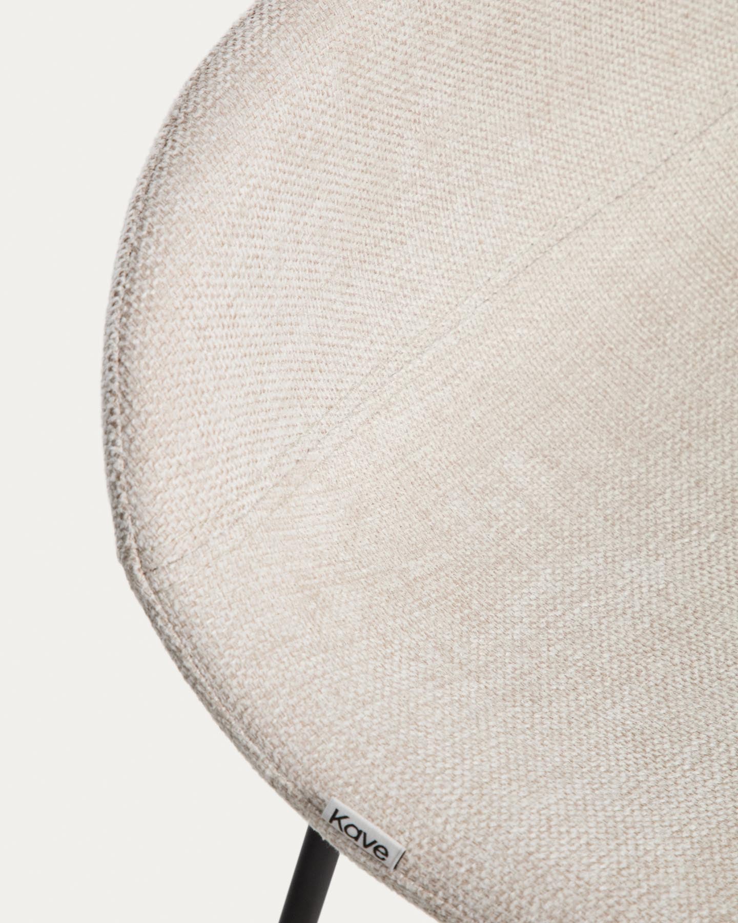 Hocker Zahara mit beiger Chenille und Stahlbeinen mit schwarzem Finish, 65 cm, FSC 100 % in Beige präsentiert im Onlineshop von KAQTU Design AG. Barhocker ist von Kave Home