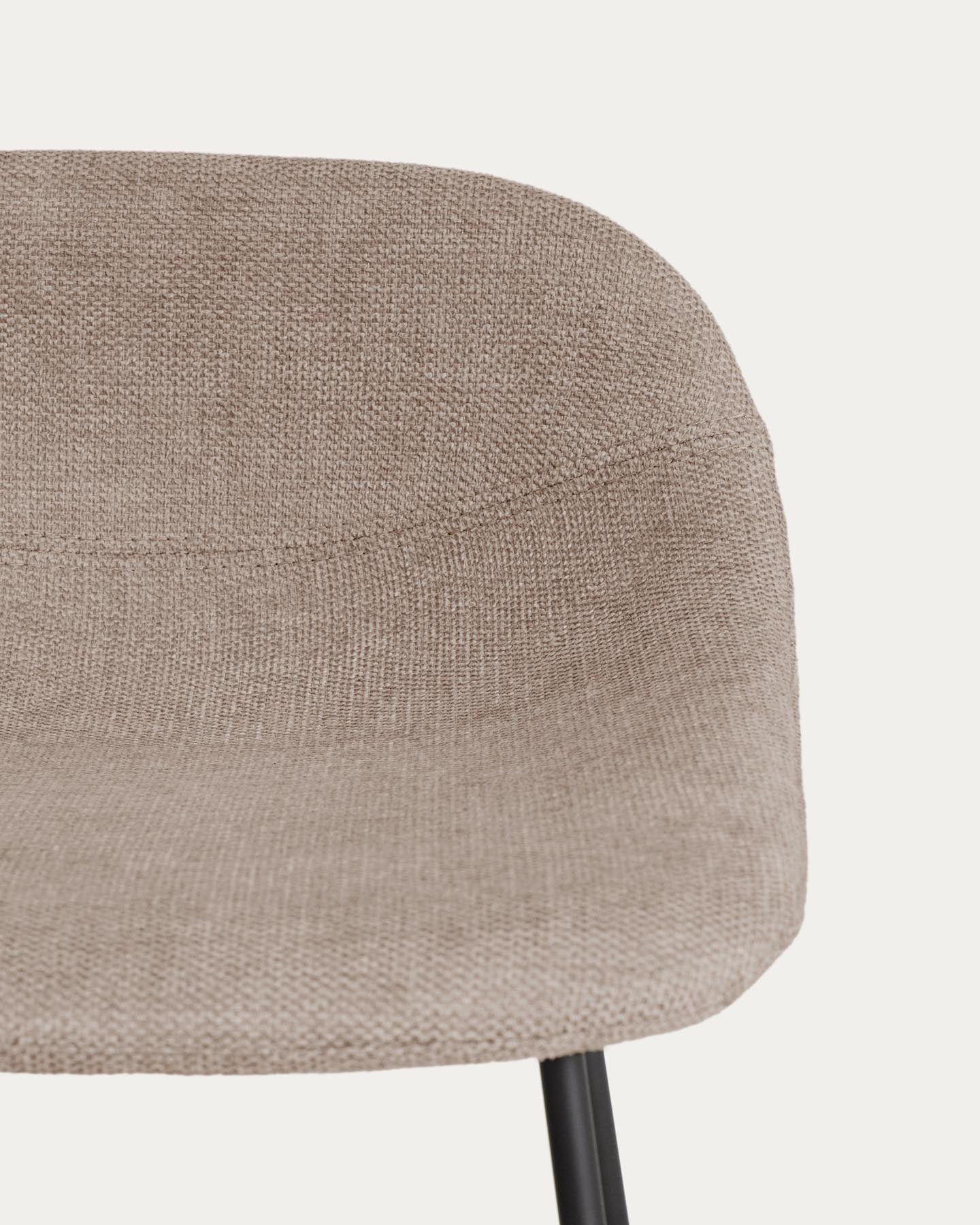 Hocker Zahara mit brauner Chenille und Stahlbeinen mit schwarzem Finish, 76 cm, FSC 100 % in Braun präsentiert im Onlineshop von KAQTU Design AG. Barhocker ist von Kave Home