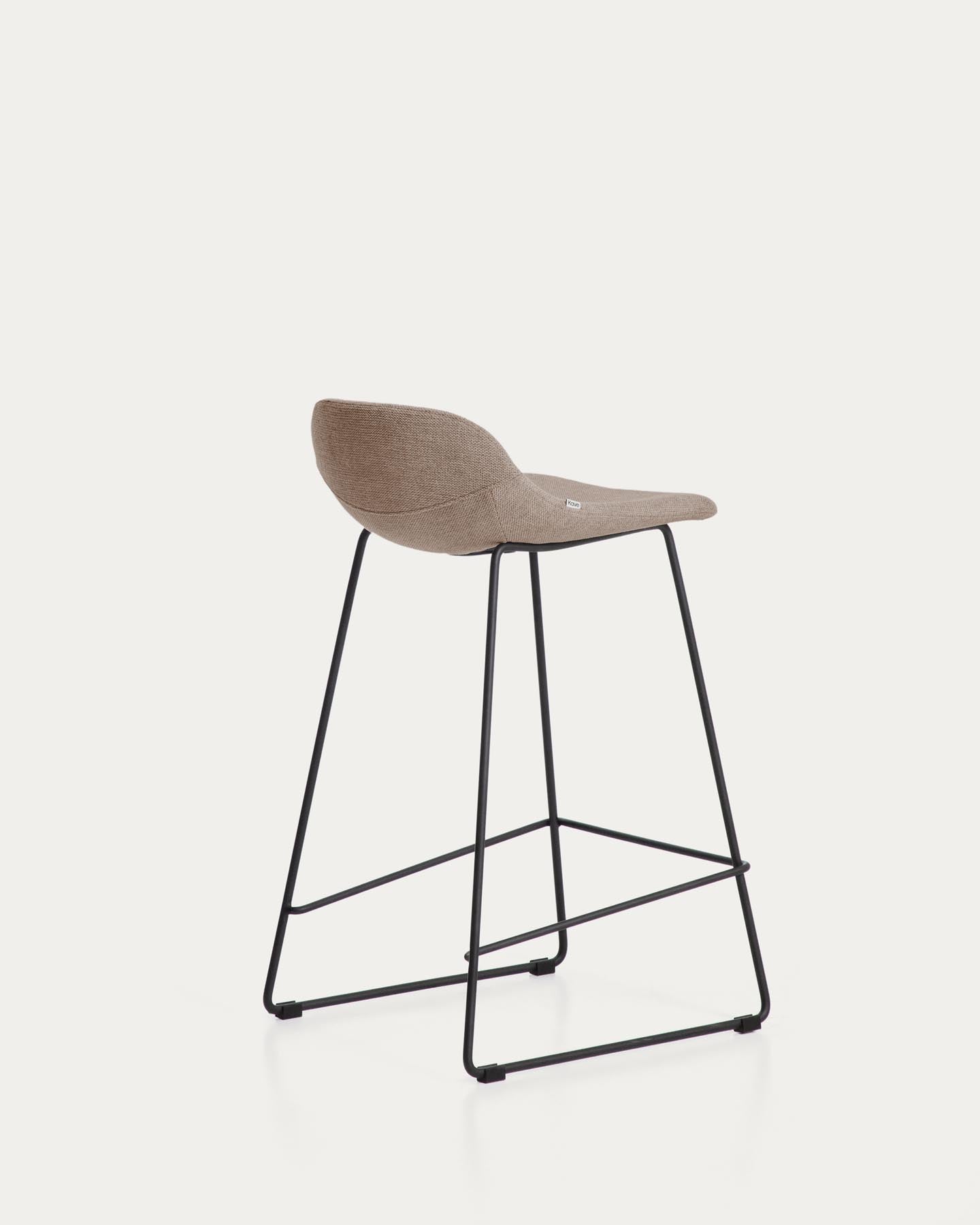Hocker Zahara mit brauner Chenille und Stahlbeinen mit schwarzem Finish, 76 cm, FSC 100 % in Braun präsentiert im Onlineshop von KAQTU Design AG. Barhocker ist von Kave Home