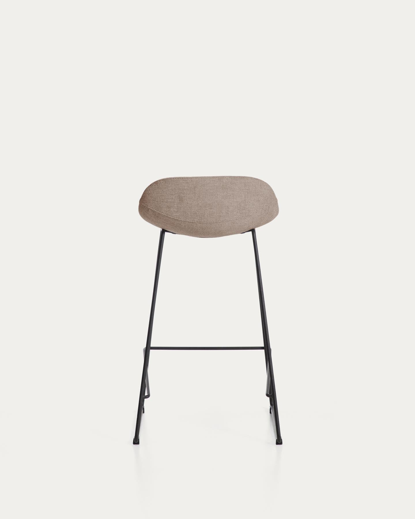 Hocker Zahara mit brauner Chenille und Stahlbeinen mit schwarzem Finish, 76 cm, FSC 100 % in Braun präsentiert im Onlineshop von KAQTU Design AG. Barhocker ist von Kave Home