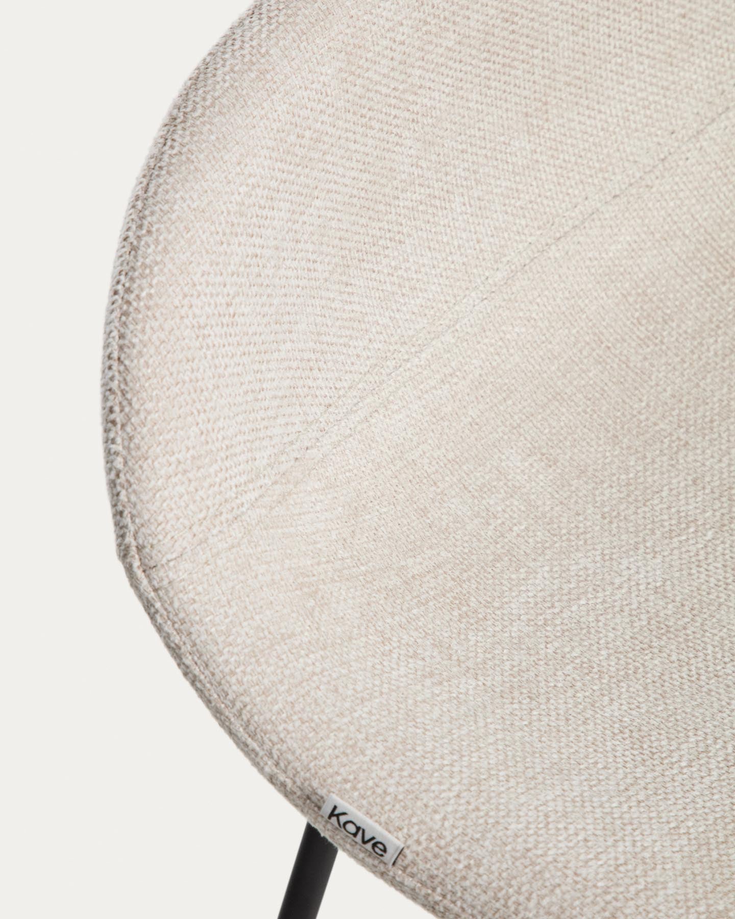 Hocker Zahara mit beiger Chenille und Stahlbeinen mit schwarzem Finish, 76 cm, FSC 100 % in Beige präsentiert im Onlineshop von KAQTU Design AG. Barhocker ist von Kave Home