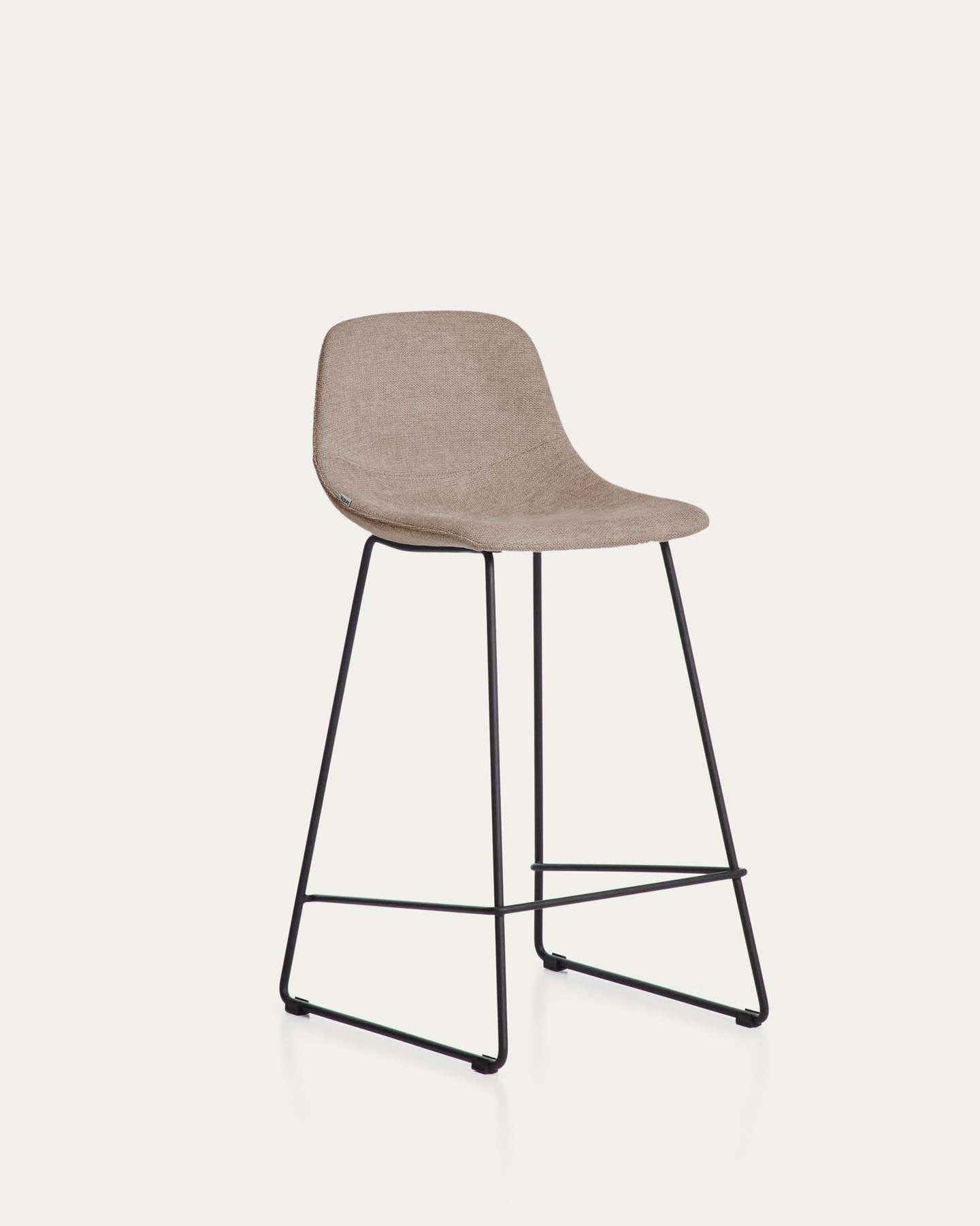 Hocker Zahara mit brauner Chenille und Stahlbeinen mit schwarzem Finish, 76 cm, FSC 100 % in Braun präsentiert im Onlineshop von KAQTU Design AG. Barhocker ist von Kave Home