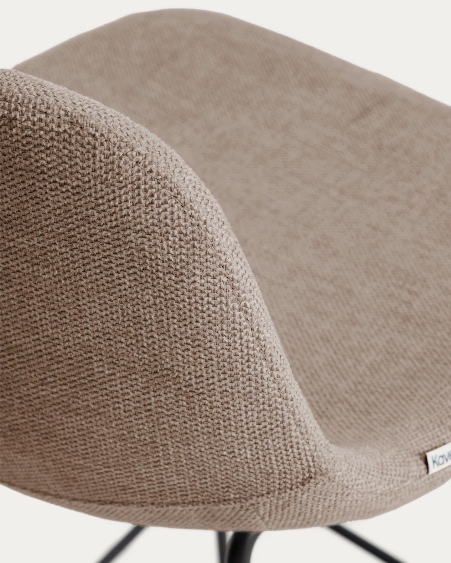 Hocker Zahara mit brauner Chenille und Stahlbeinen mit schwarzem Finish, 76 cm, FSC 100 % in Braun präsentiert im Onlineshop von KAQTU Design AG. Barhocker ist von Kave Home