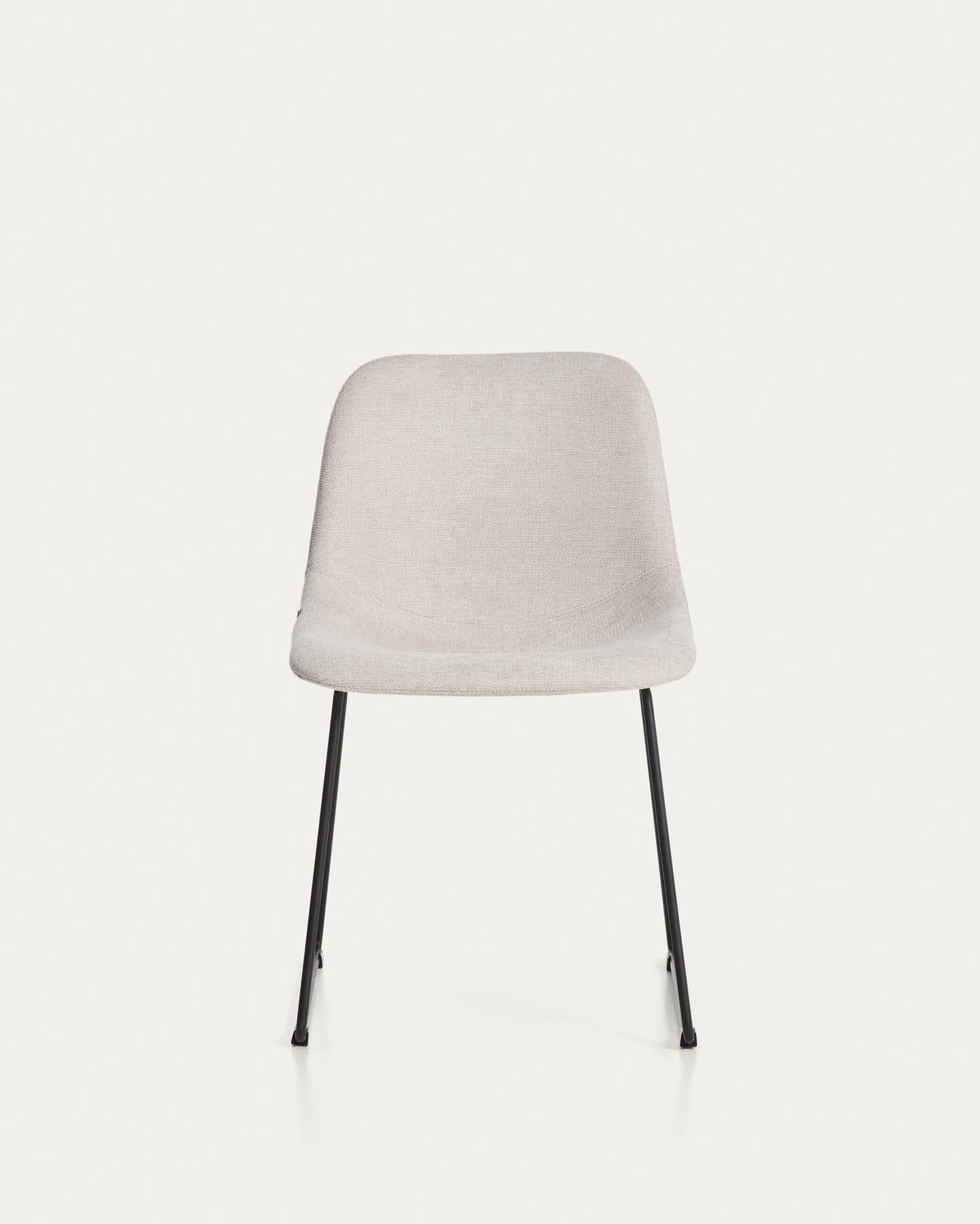 Stuhl Zahara mit beiger Chenille und Stahlbeinen mit schwarzem Finish, FSC 100 % in Beige präsentiert im Onlineshop von KAQTU Design AG. Stuhl ist von Kave Home