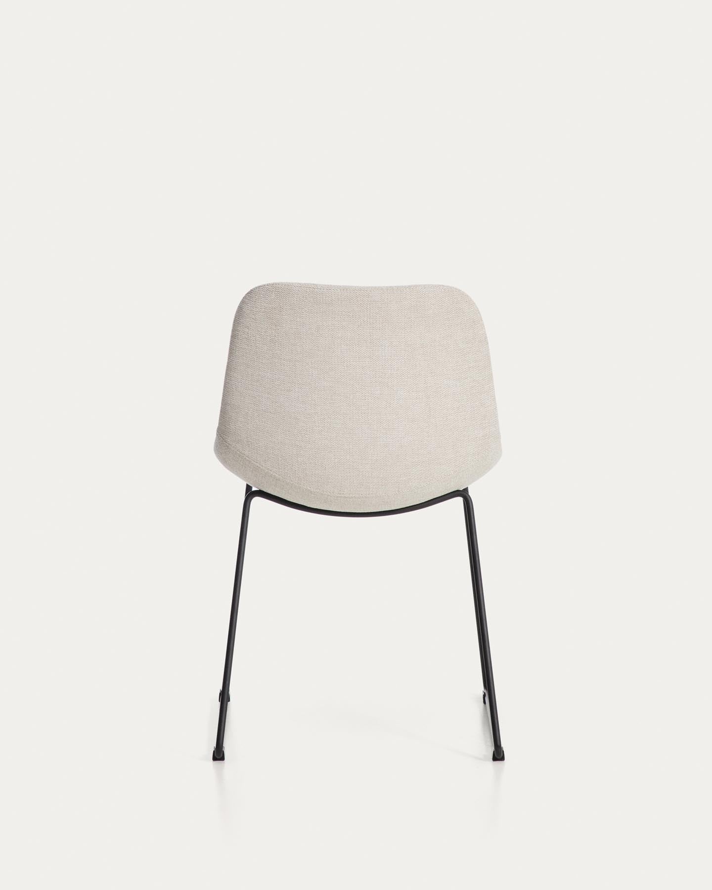Stuhl Zahara mit beiger Chenille und Stahlbeinen mit schwarzem Finish, FSC 100 % in Beige präsentiert im Onlineshop von KAQTU Design AG. Stuhl ist von Kave Home