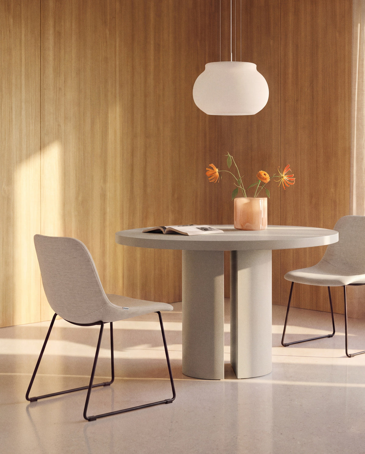 Stuhl Zahara mit beiger Chenille und Stahlbeinen mit schwarzem Finish, FSC 100 % in Beige präsentiert im Onlineshop von KAQTU Design AG. Stuhl ist von Kave Home