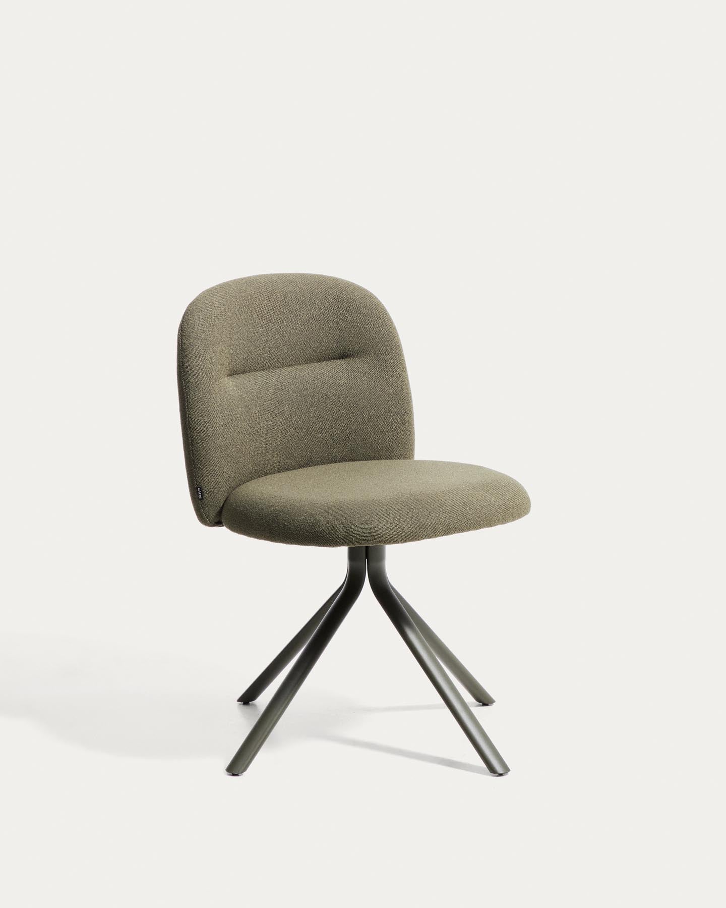 Drehstuhl Arino mit grüner Chenille und grünen Metallbeinen FSC 100% in Grün präsentiert im Onlineshop von KAQTU Design AG. Drehstuhl ist von Kave Home