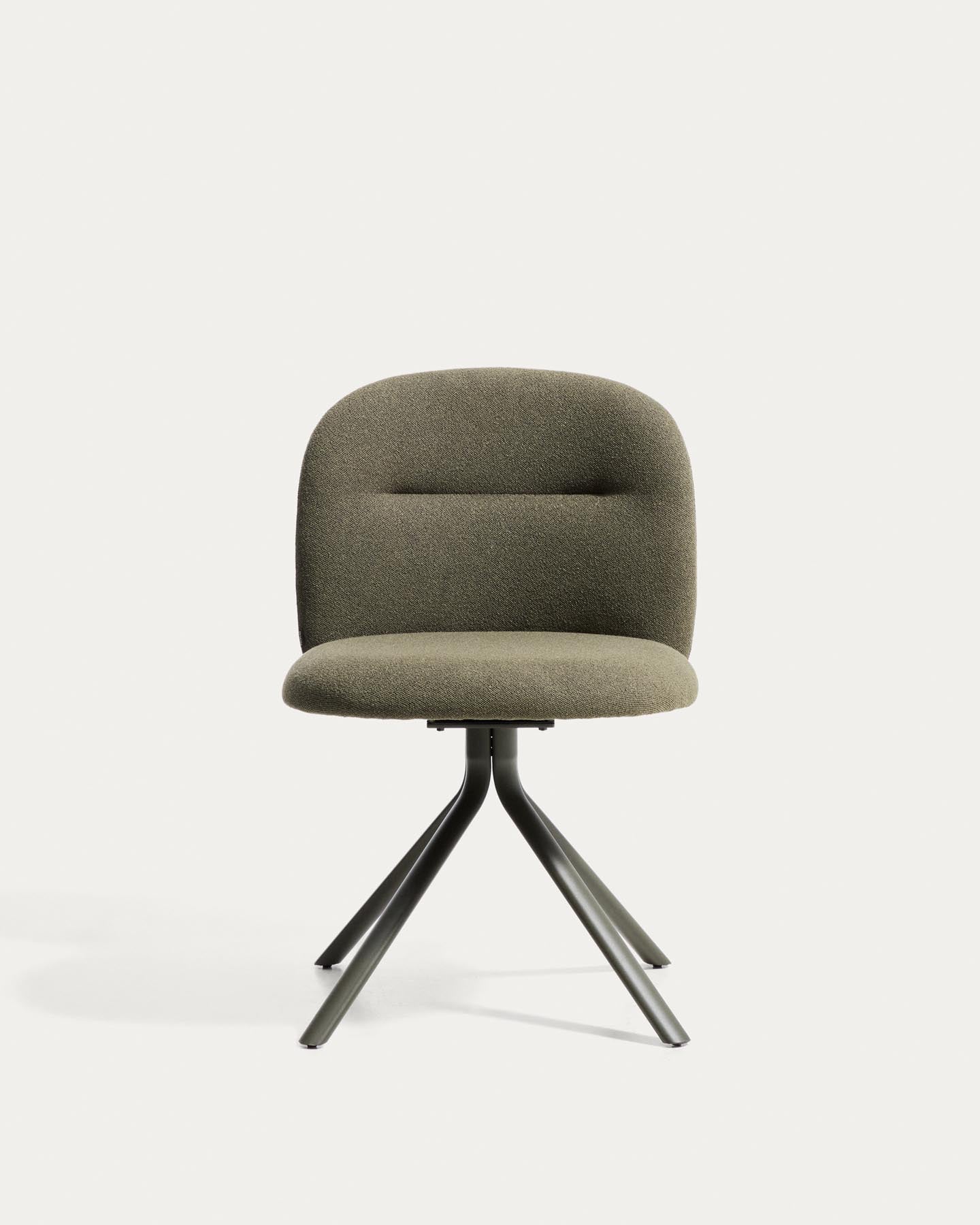 Drehstuhl Arino mit grüner Chenille und grünen Metallbeinen FSC 100% in Grün präsentiert im Onlineshop von KAQTU Design AG. Drehstuhl ist von Kave Home