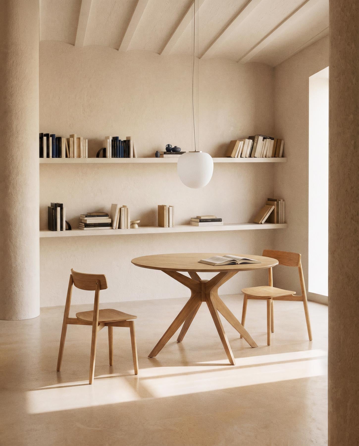 Stuhl Evera aus Eichenfurnier mit naturfarbenem Finish  in Beige präsentiert im Onlineshop von KAQTU Design AG. Stuhl ist von Kave Home