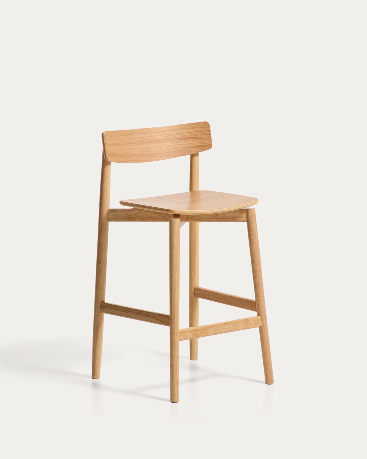 Hocker Evera mit Rückenlehne aus Eichenfurnier mit naturfarbenem Finish, 65 cm  in Beige präsentiert im Onlineshop von KAQTU Design AG. Barhocker ist von Kave Home