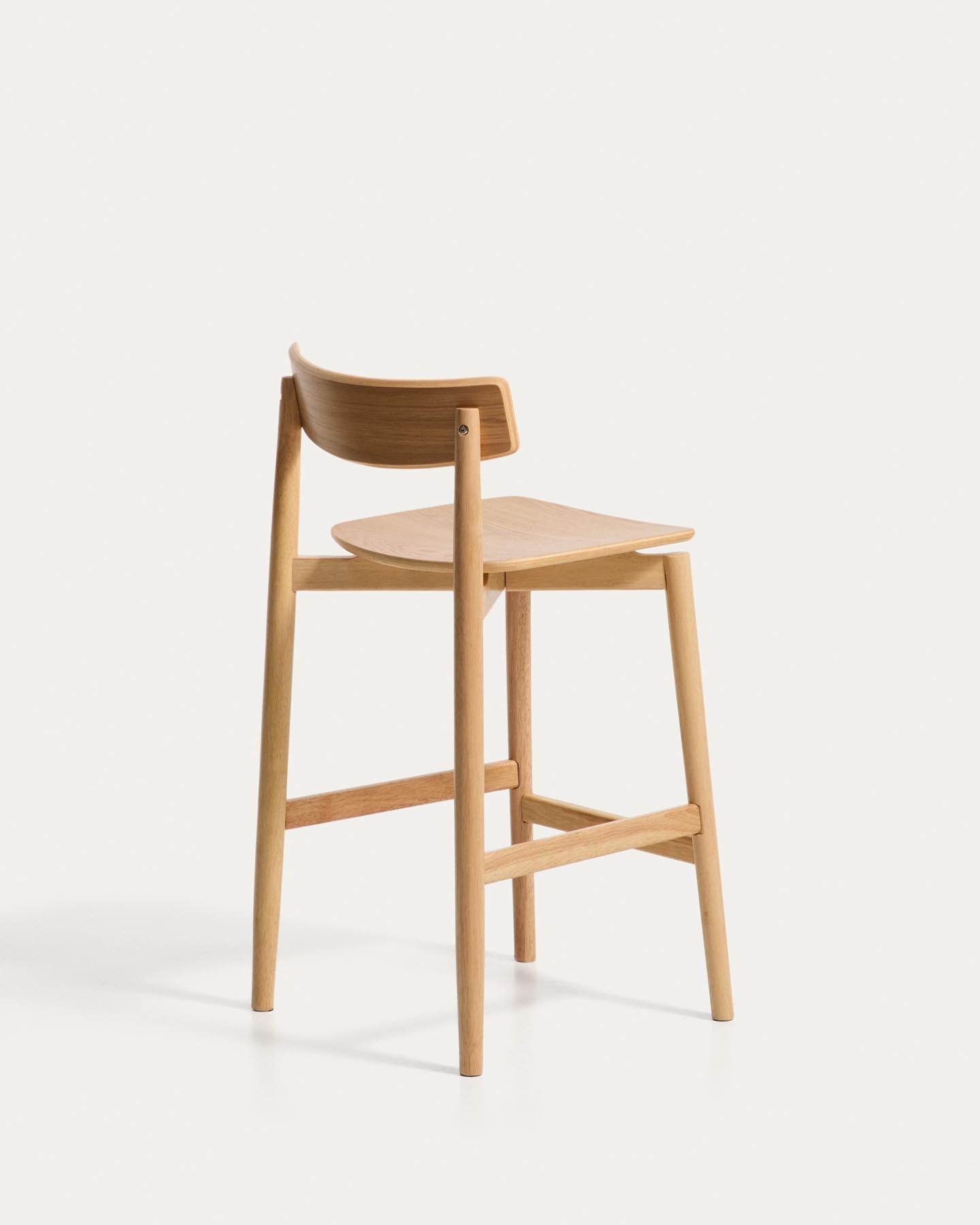 Hocker Evera mit Rückenlehne aus Eichenfurnier mit naturfarbenem Finish, 65 cm  in Beige präsentiert im Onlineshop von KAQTU Design AG. Barhocker ist von Kave Home