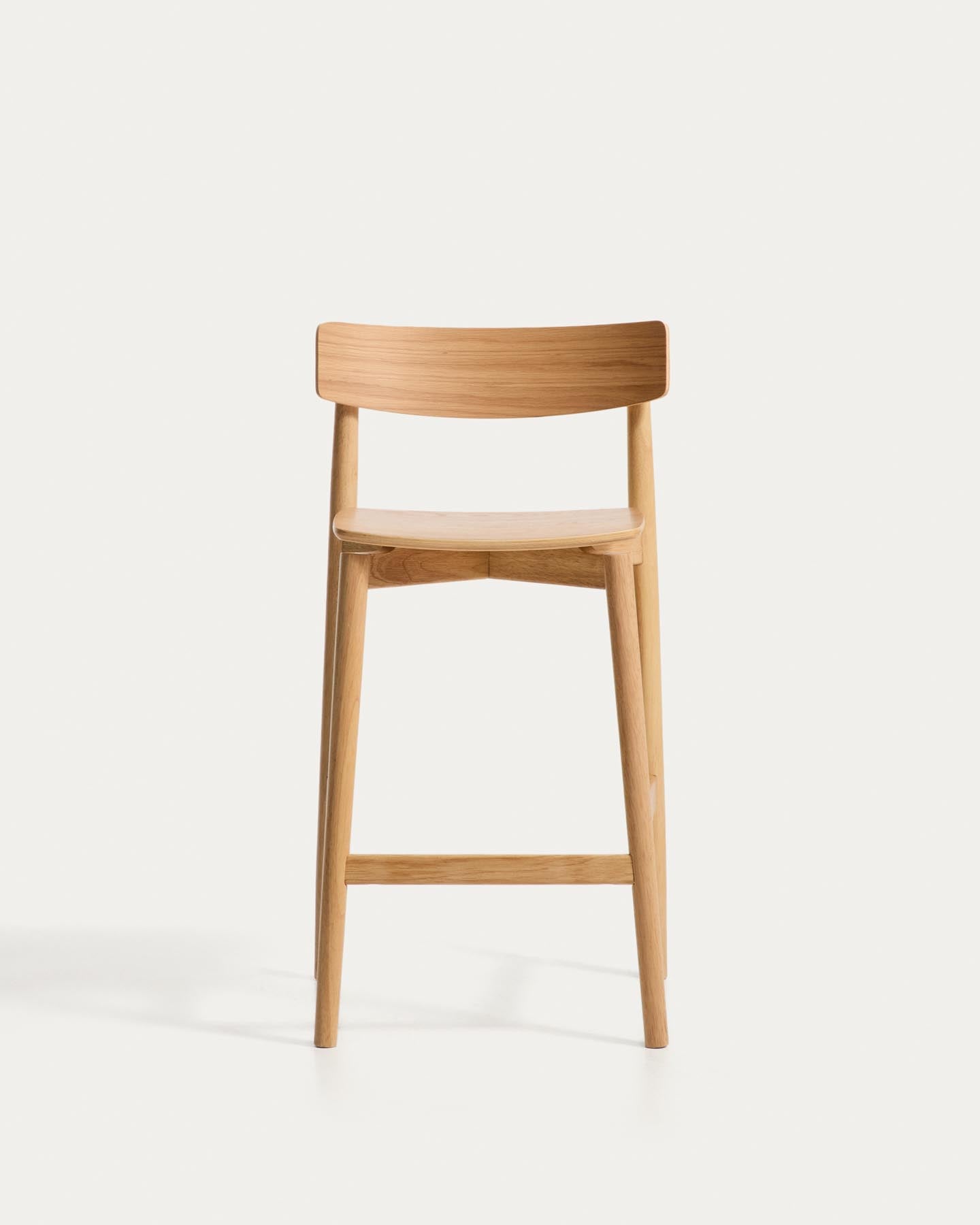 Hocker Evera mit Rückenlehne aus Eichenfurnier mit naturfarbenem Finish, 65 cm  in Beige präsentiert im Onlineshop von KAQTU Design AG. Barhocker ist von Kave Home