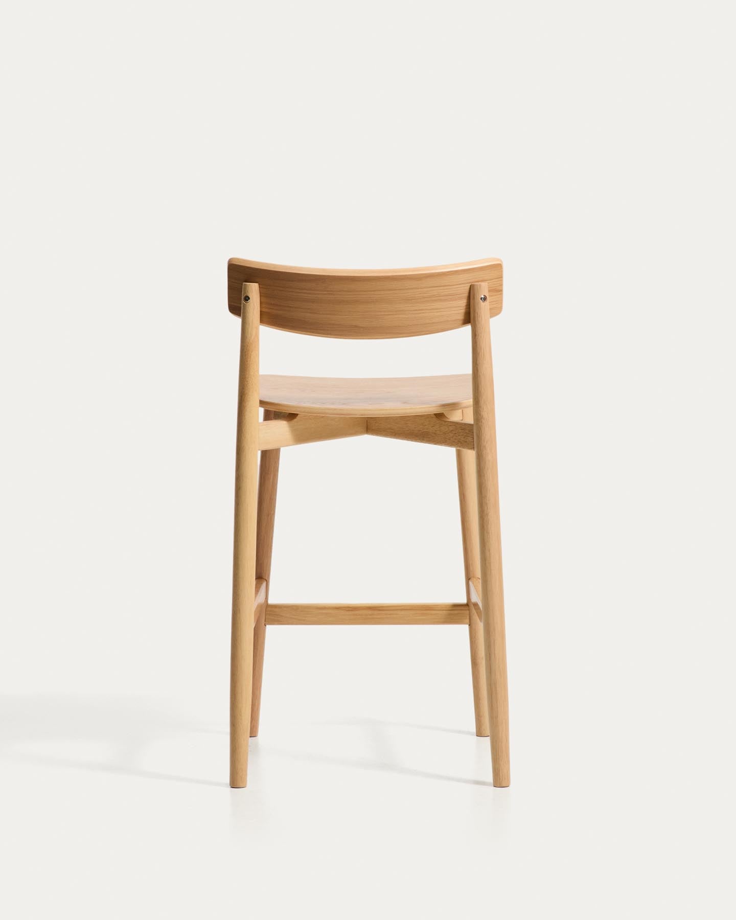 Hocker Evera mit Rückenlehne aus Eichenfurnier mit naturfarbenem Finish, 65 cm  in Beige präsentiert im Onlineshop von KAQTU Design AG. Barhocker ist von Kave Home