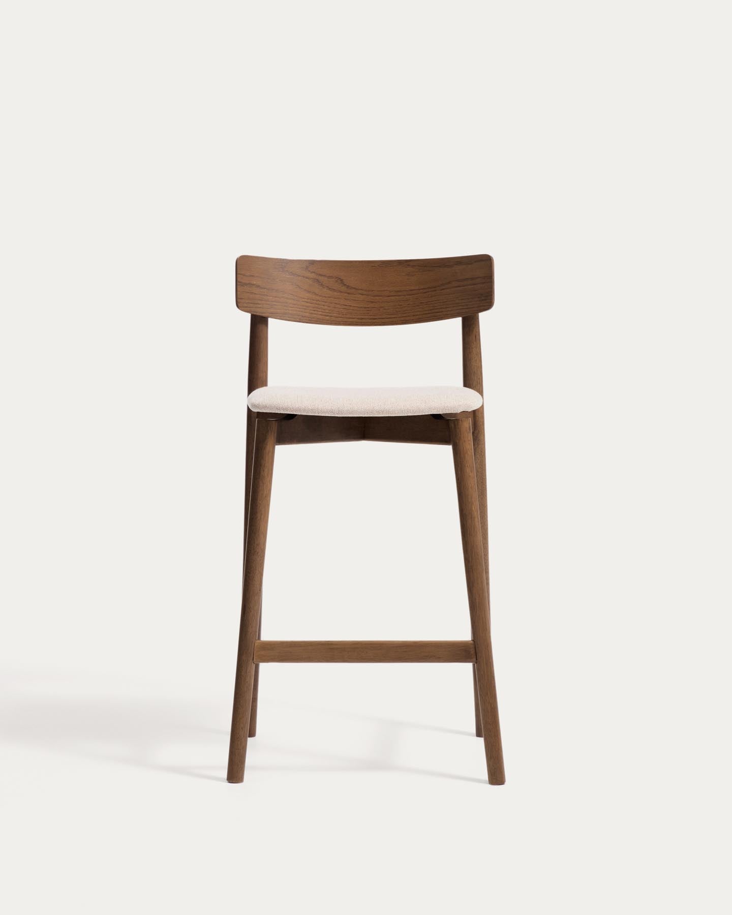 Hocker Evera mit Rückenlehne aus Eichenfurnier mit Nussbaumfinish und brauner Chenille, 65 cm in Braun präsentiert im Onlineshop von KAQTU Design AG. Barhocker ist von Kave Home