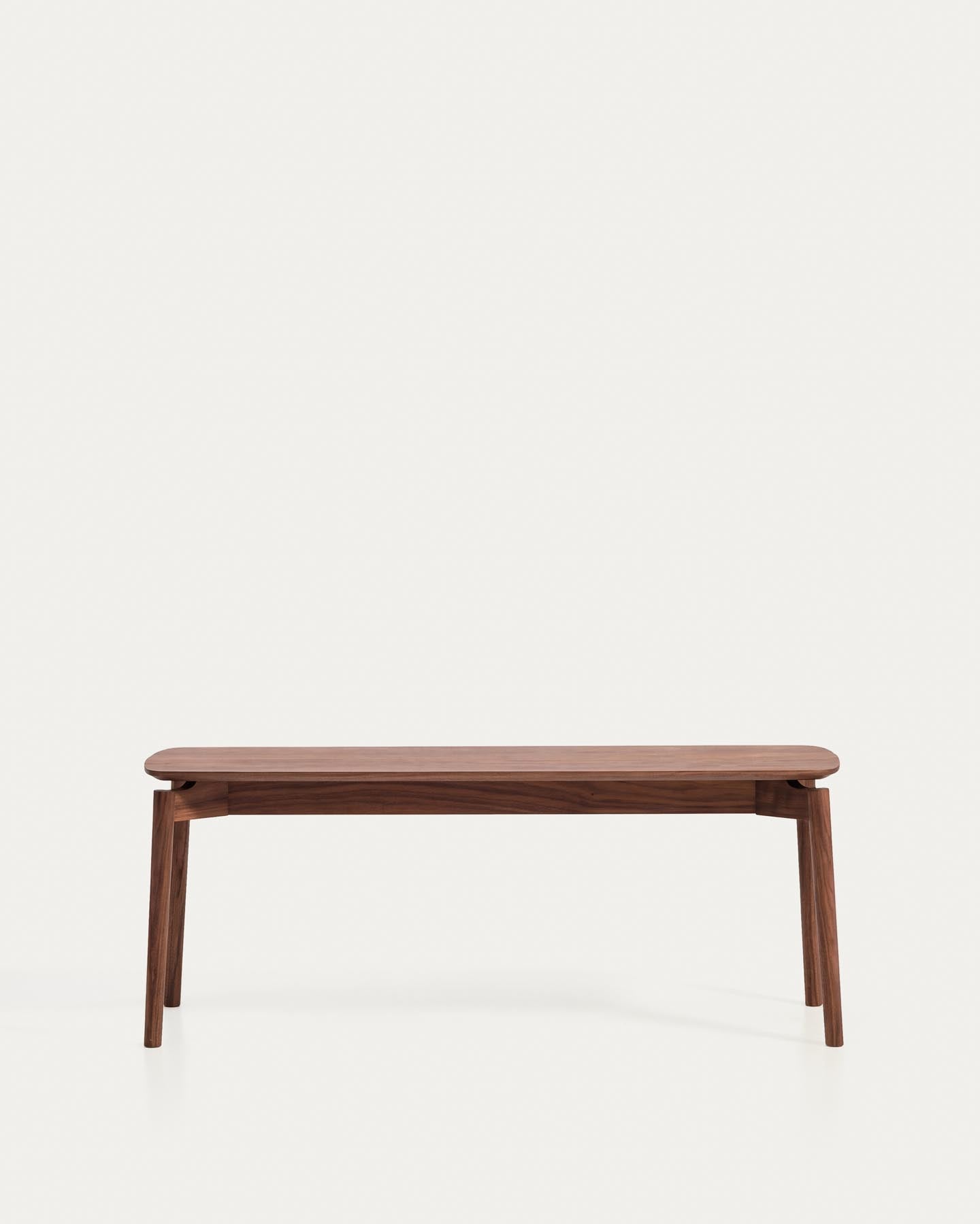 Bank Evera aus Eichenfurnier mit Nussbaumfinish, 122 cm in Braun präsentiert im Onlineshop von KAQTU Design AG. Sitzbank ist von Kave Home