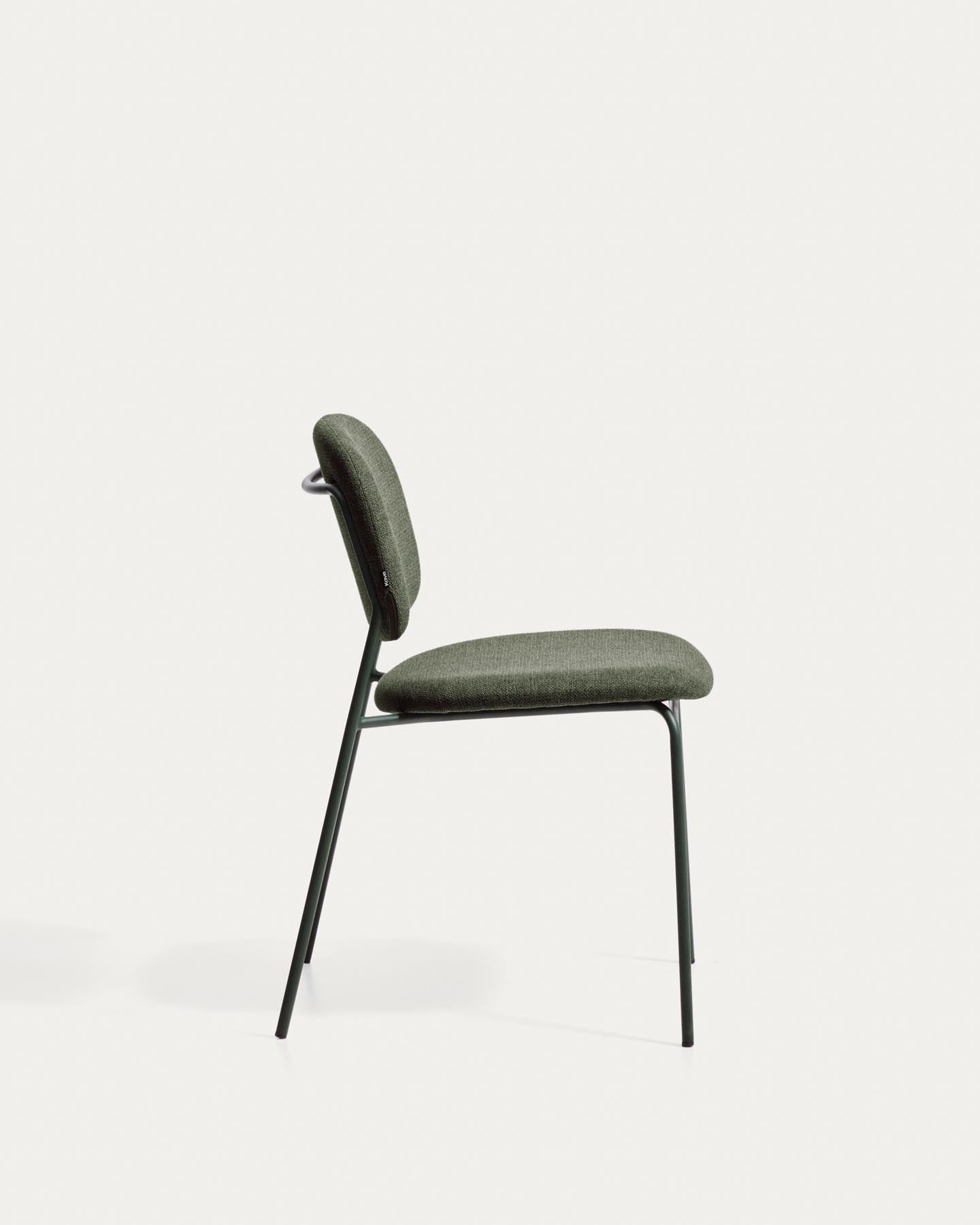 Stapelbarer Stuhl Meli mit grüner Chenille und grünen Metallbeinen, FSC Mix Credit in Grün präsentiert im Onlineshop von KAQTU Design AG. Stuhl ist von Kave Home