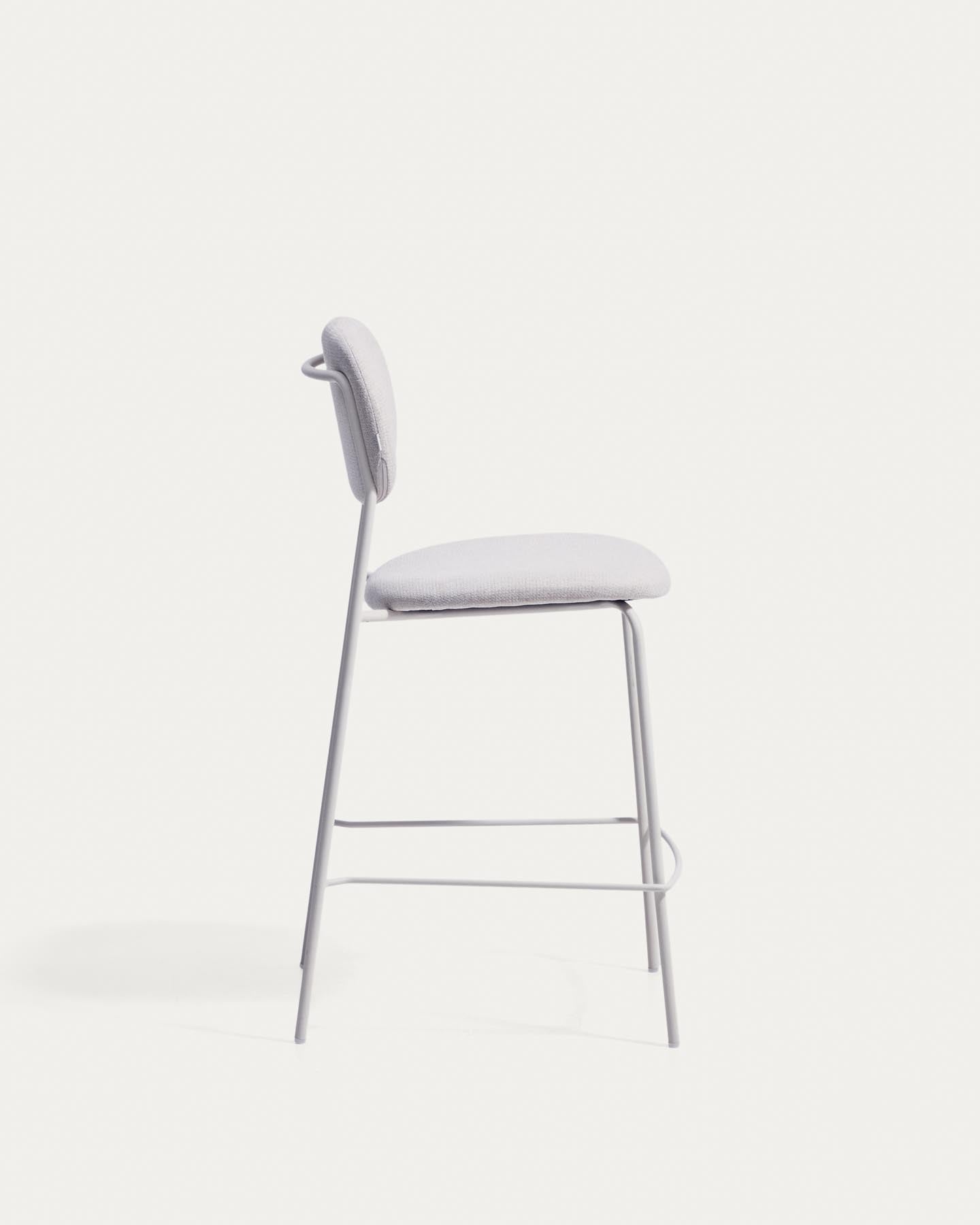 Stapelbarer Hocker Meli mit beiger Chenille und Beinen aus beigem Metall, FSC Mix Credit, 65 cm in Beige präsentiert im Onlineshop von KAQTU Design AG. Barhocker ist von Kave Home