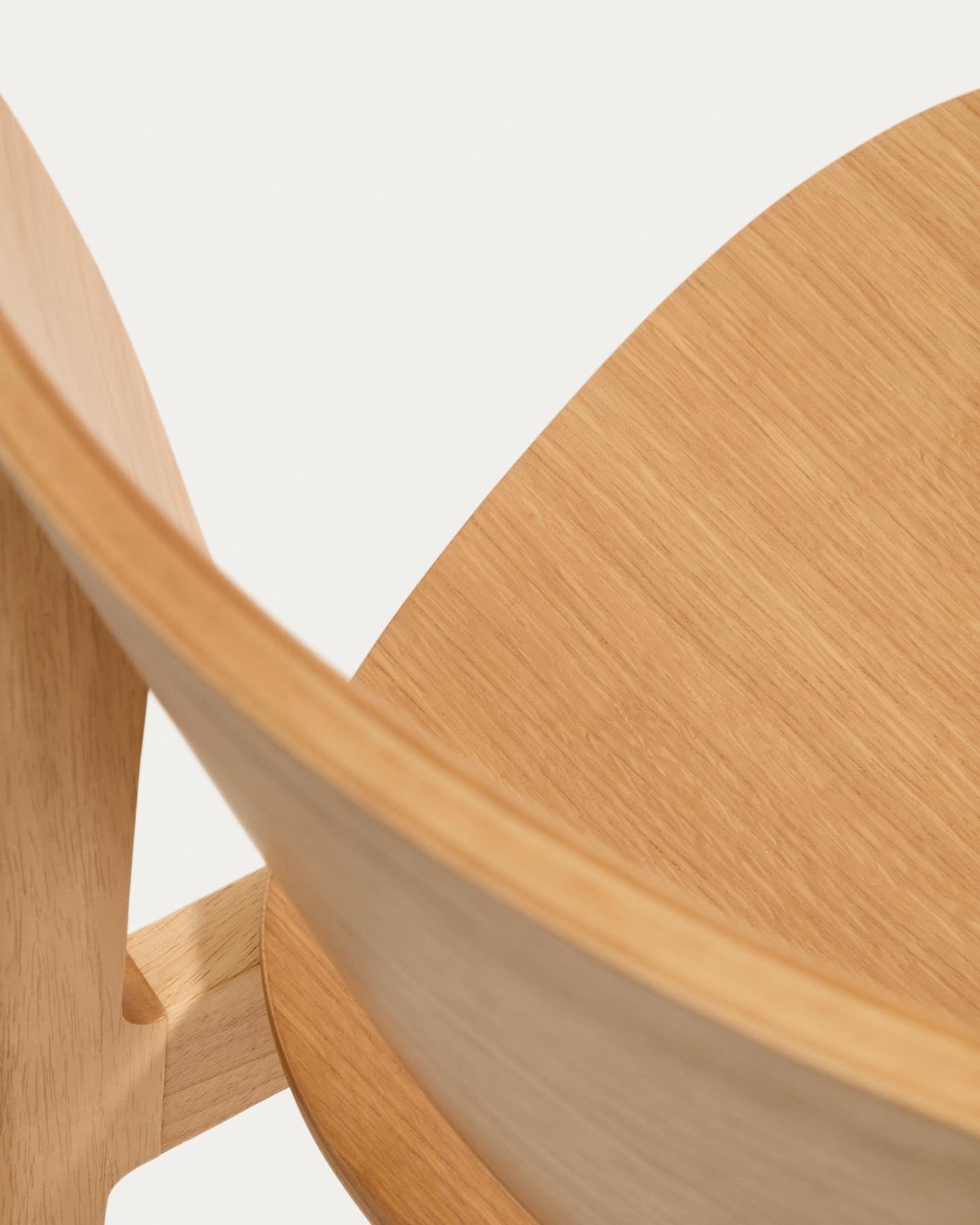Stuhl Ludara aus Eichenfurnier  in Natur präsentiert im Onlineshop von KAQTU Design AG. Stuhl ist von Kave Home