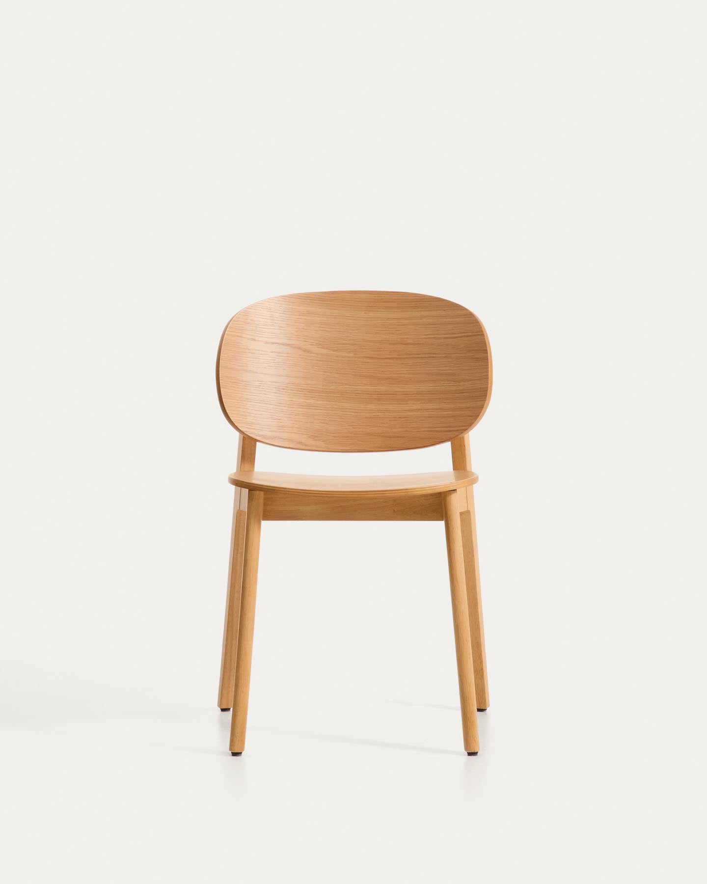 Stuhl Ludara aus Eichenfurnier  in Natur präsentiert im Onlineshop von KAQTU Design AG. Stuhl ist von Kave Home