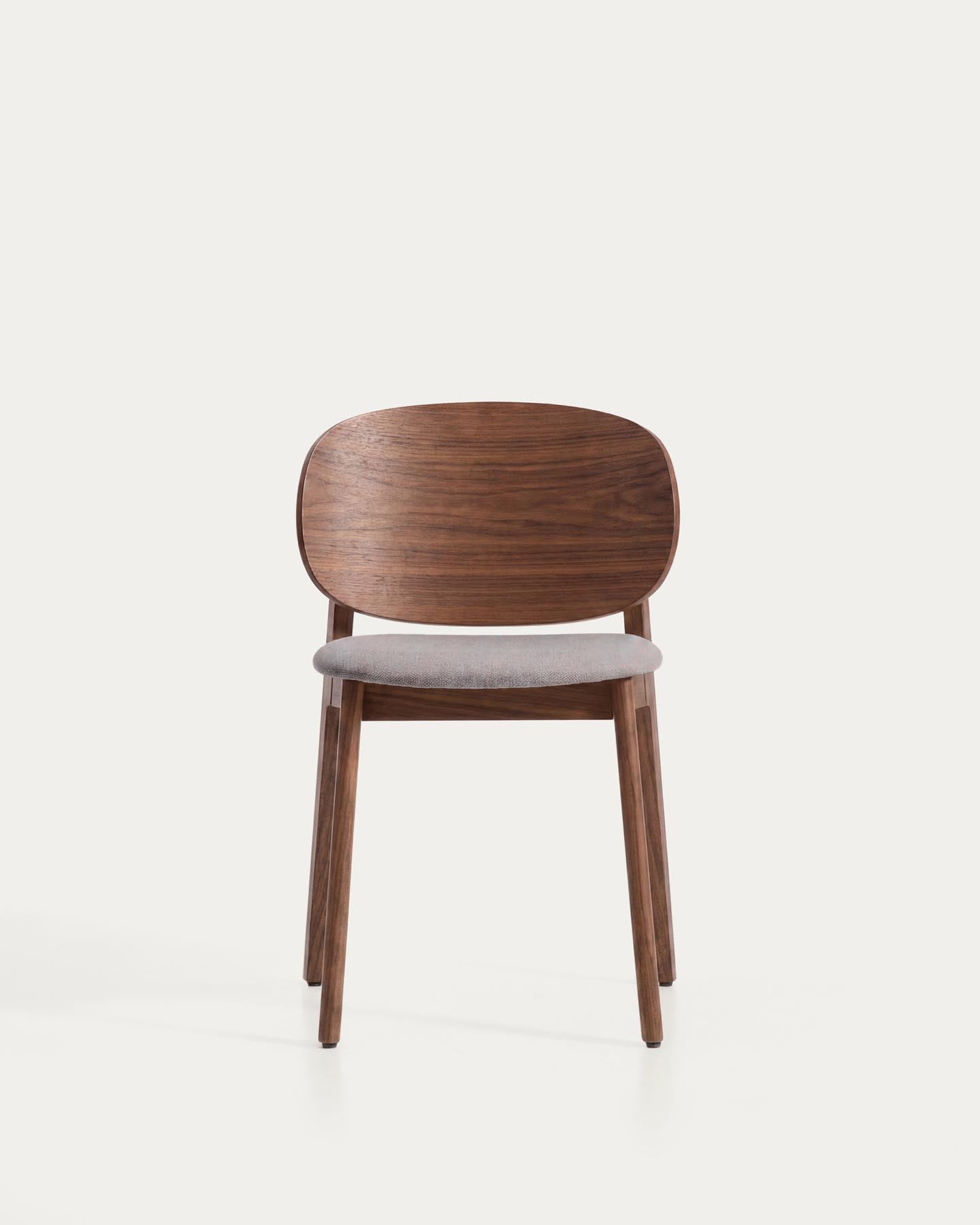 Stuhl Ludara aus Eichenfurnier mit Nussbaumfinish und brauner Chenille  in Braun präsentiert im Onlineshop von KAQTU Design AG. Stuhl ist von Kave Home