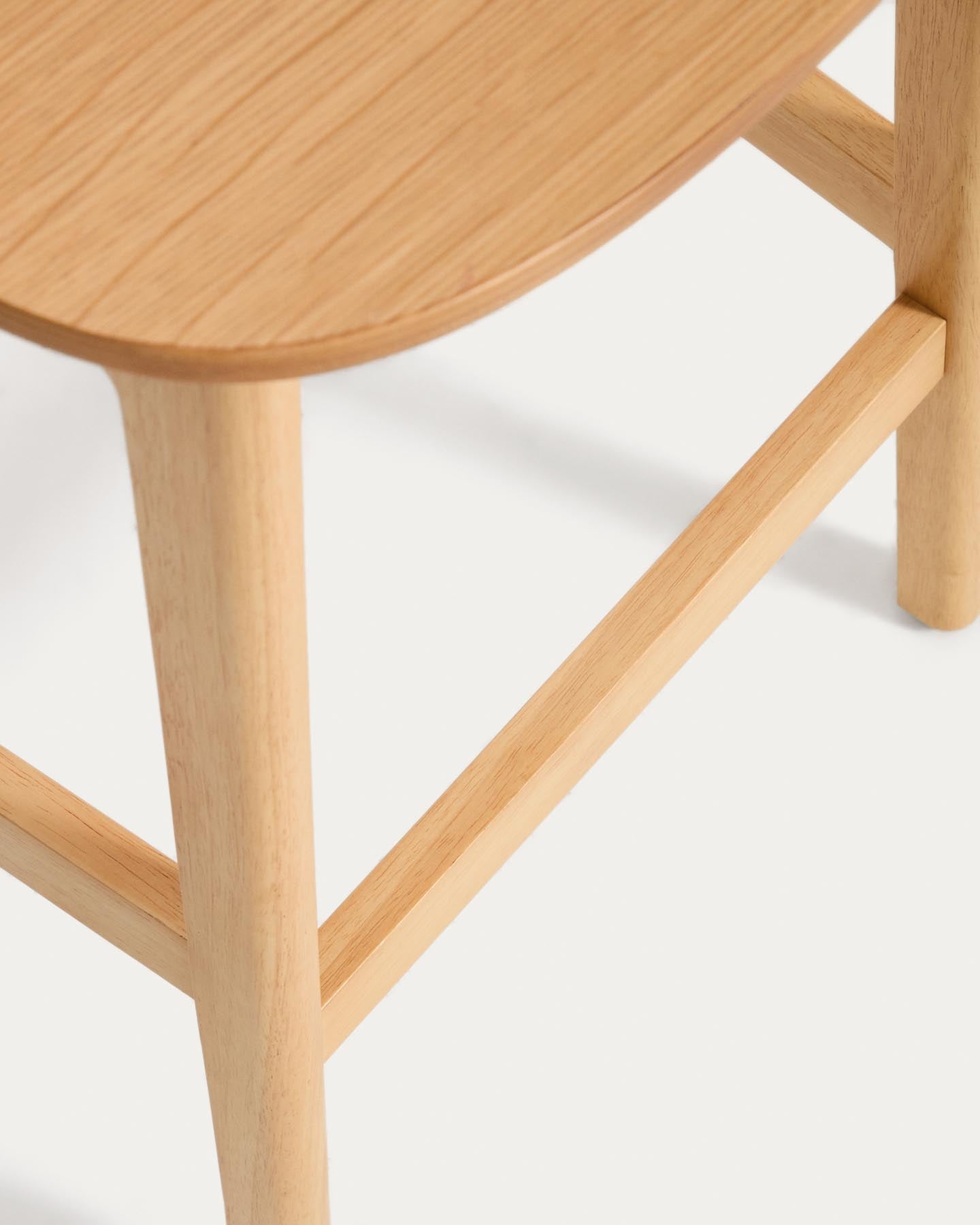 Hocker Ludara aus Eichenfurnier, 65 cm in Natur präsentiert im Onlineshop von KAQTU Design AG. Barhocker ist von Kave Home