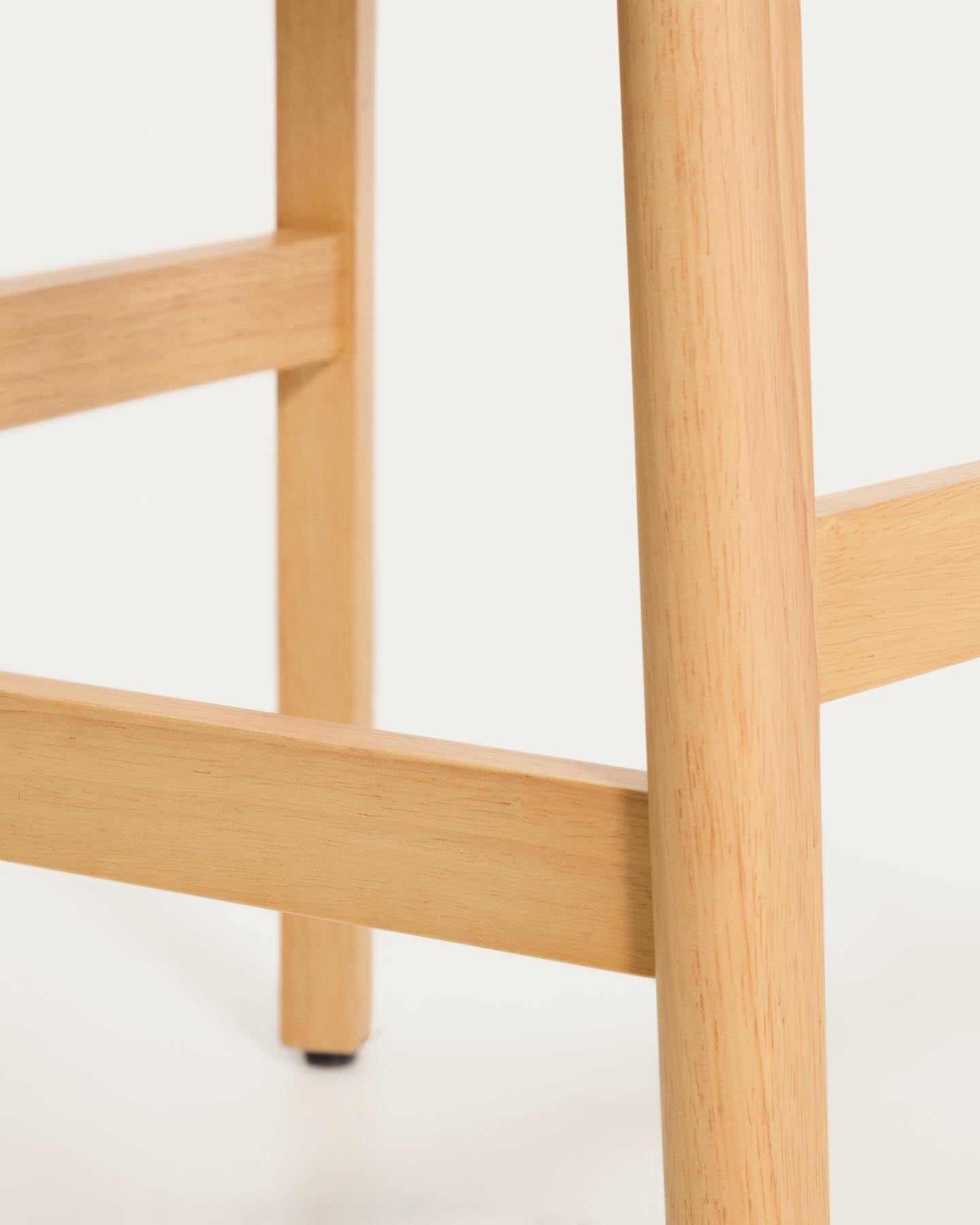 Hocker Ludara aus Eichenfurnier, 65 cm in Natur präsentiert im Onlineshop von KAQTU Design AG. Barhocker ist von Kave Home