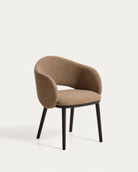 Chaise Maina fabriquée en braunChenille épaisse avec pieds en frêne massif aspect ébène, certification FSC Mix