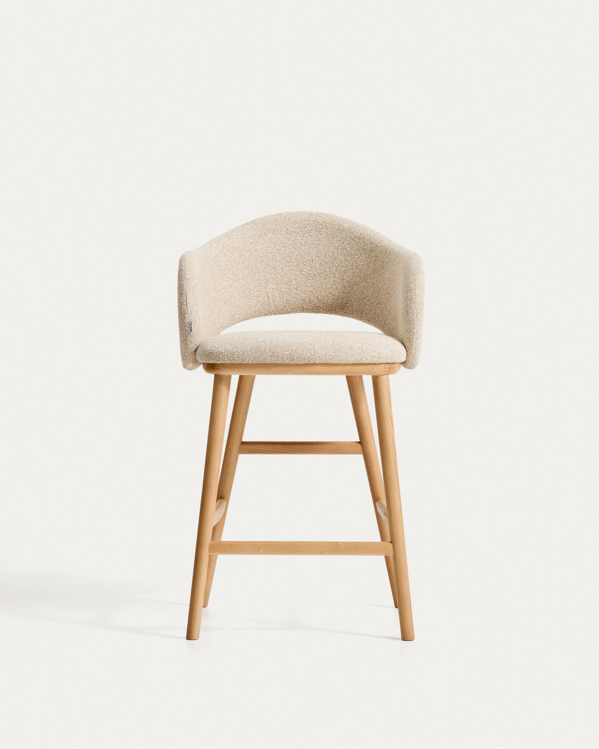 Barhocker Maina in Beige mit Chenille-Bezug, geschwungener Lehne und Beinen aus Eschenholz