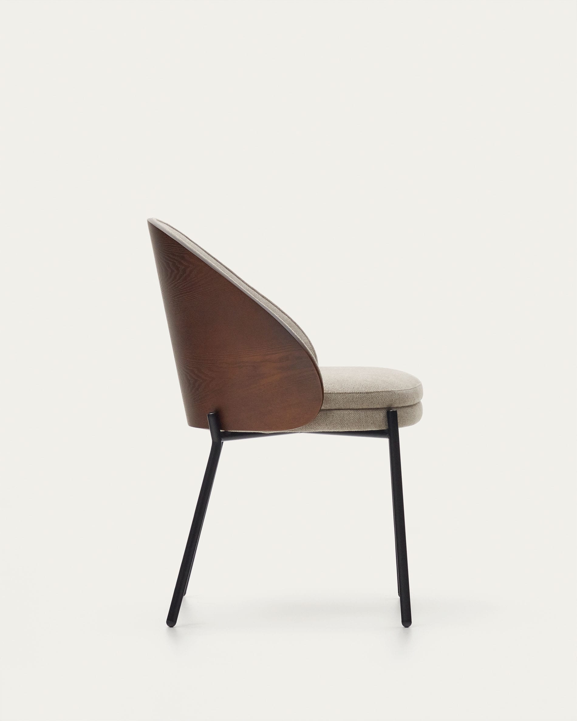 Eamy Stuhl: Stilvolles Design in hellbrauner Chenille und Wenge-Finish.