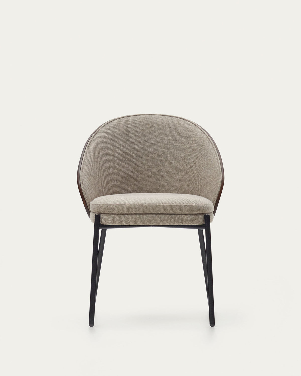 Eamy Stuhl aus hellbrauner Chenille mit Eschenfurnier in Nussbaum-Finish und schwarzem Metall in Beige präsentiert im Onlineshop von KAQTU Design AG. Stuhl ist von Kave Home