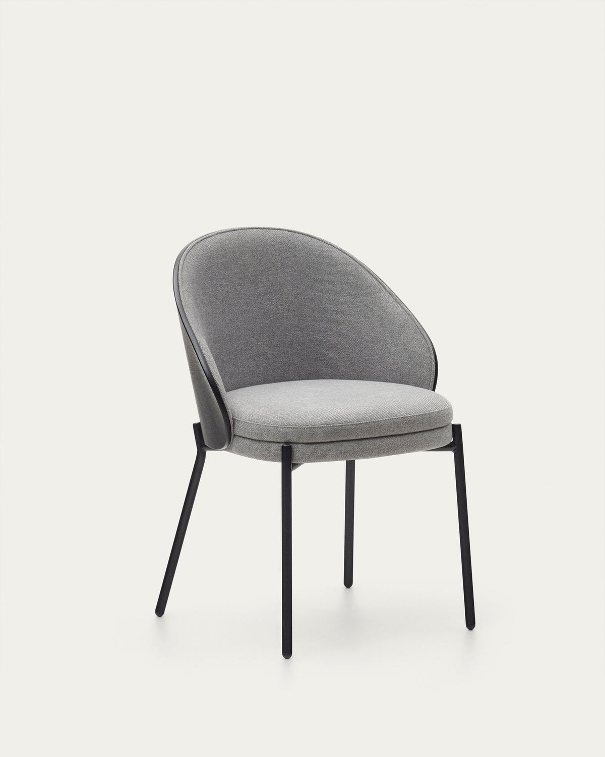 Eamy Stuhl hellgraue Chenille Eschenfurnier mit schwarzem Finish und Metall in Schwarz in Schwarz präsentiert im Onlineshop von KAQTU Design AG. Stuhl ist von Kave Home