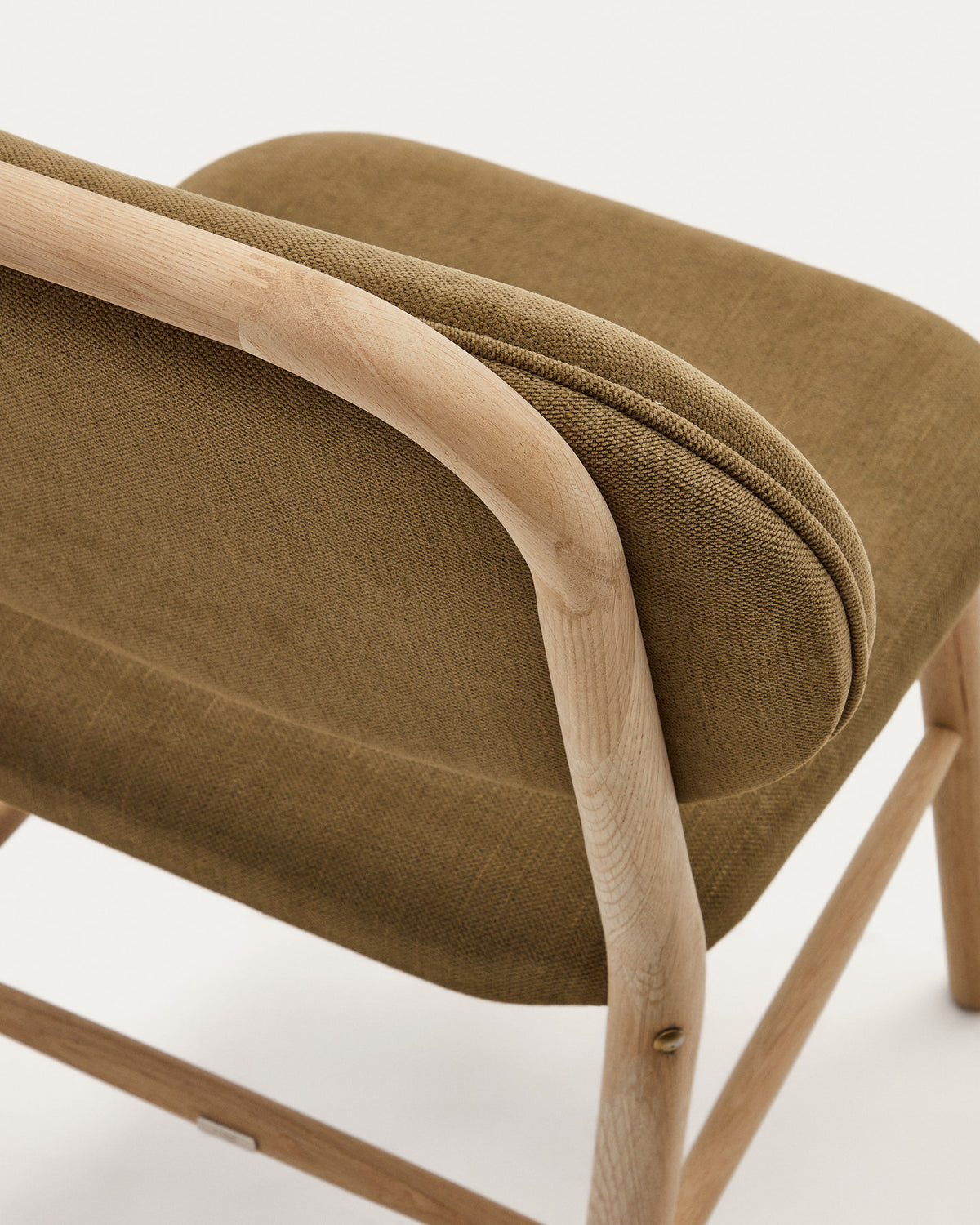Helda Stuhl aus grüner Chenille und massivem Eichenholz FSC Mix Credit in Grün, Natur präsentiert im Onlineshop von KAQTU Design AG. Stuhl ist von Kave Home