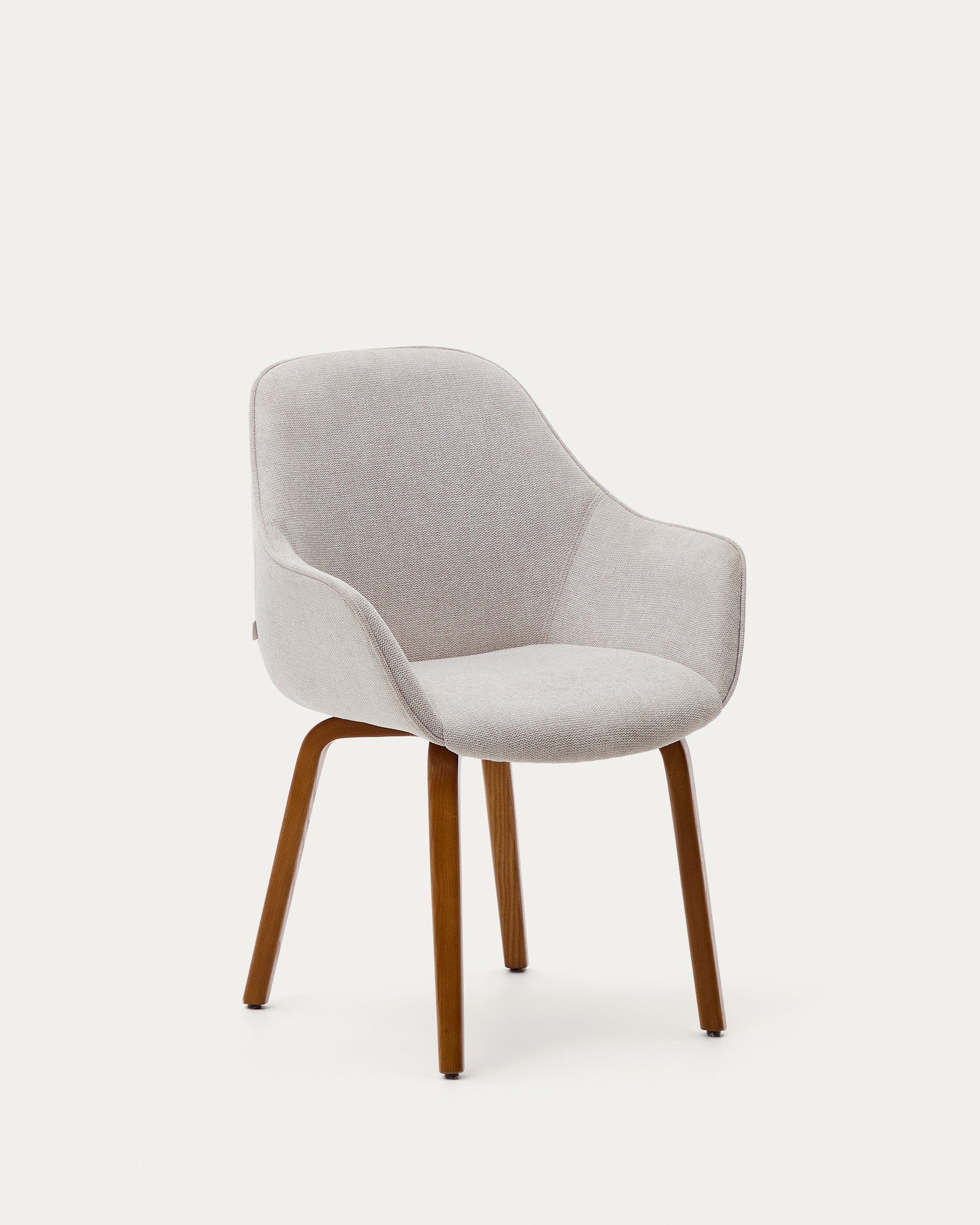 3D-Modell: Eleganter Aleli Stuhl in Beige, Chenille-Bezug, Eschenholzbeine mit Nussholz-Finish, ideal für stilvolle Räume.