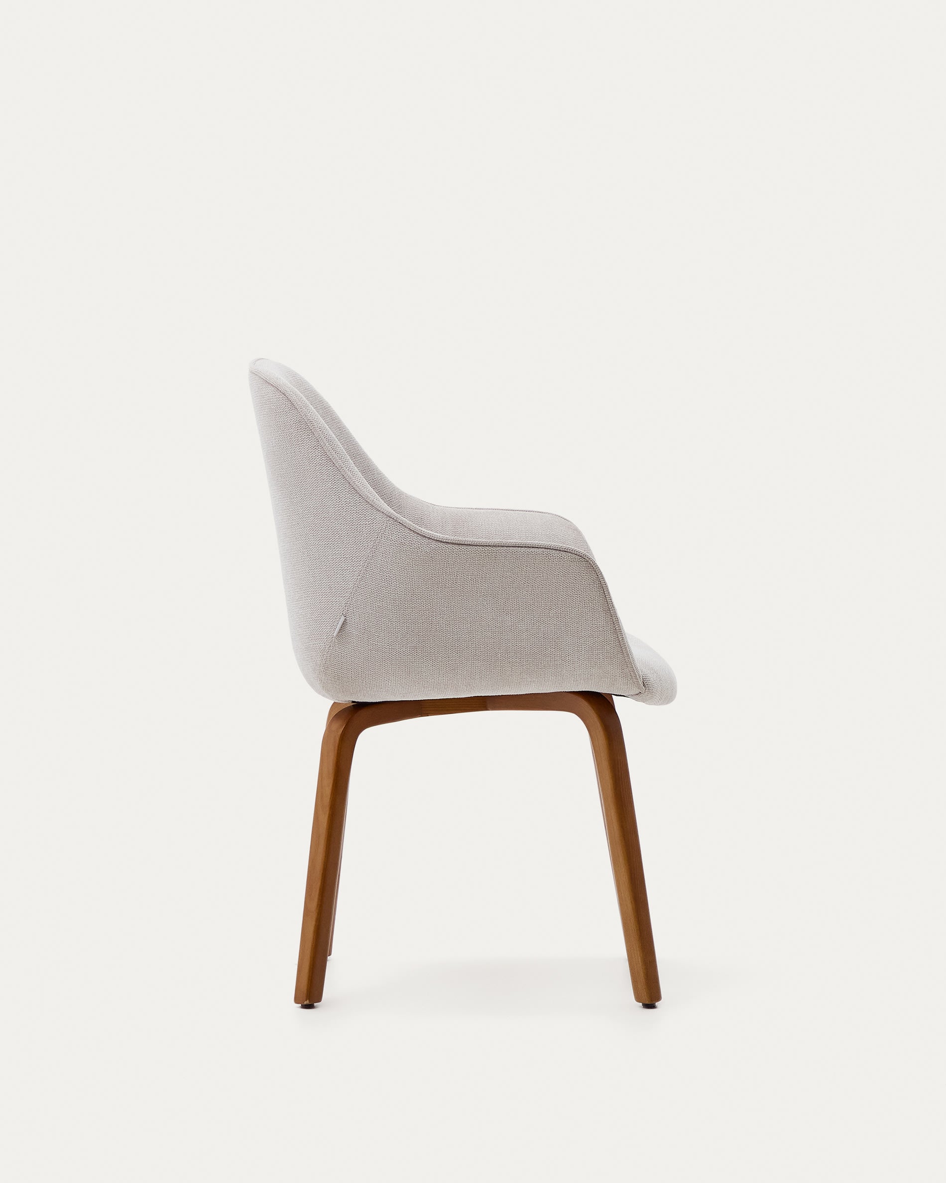 Eleganter Aleli Stuhl: Beige Chenille, Eschenholz, edles Nussholz-Finish.