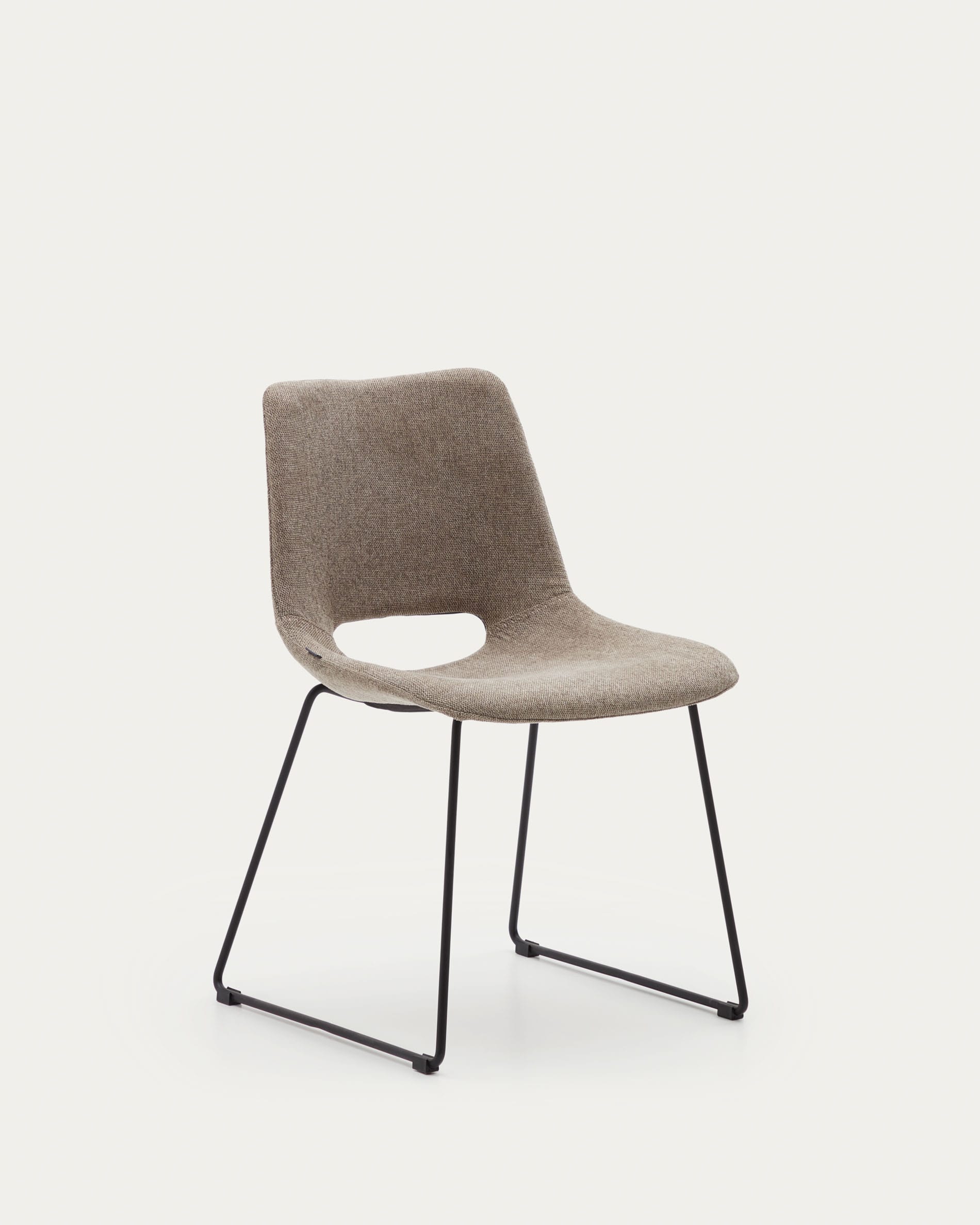 3D-Modell des Zahara Stuhls: Brauner Sitz, schwarzes Stahlgestell, stilvoll und robust, ideal für vielseitige Anwendungen.