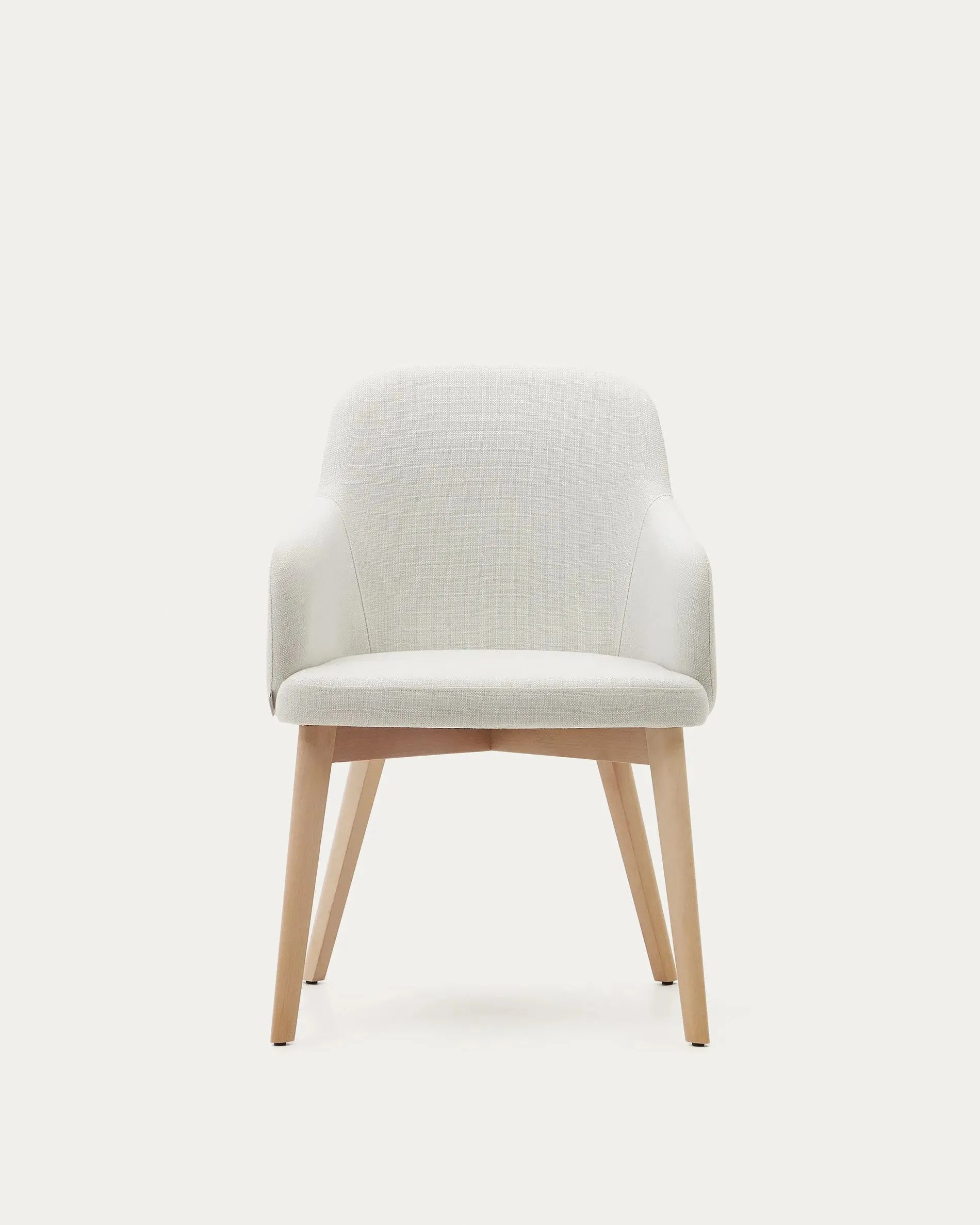 Eleganter Nelida Stuhl aus beiger Chenille und FSC-zertifiziertem Buchenholz mit natürlichem Finish, ideal für stilvolle Räume.