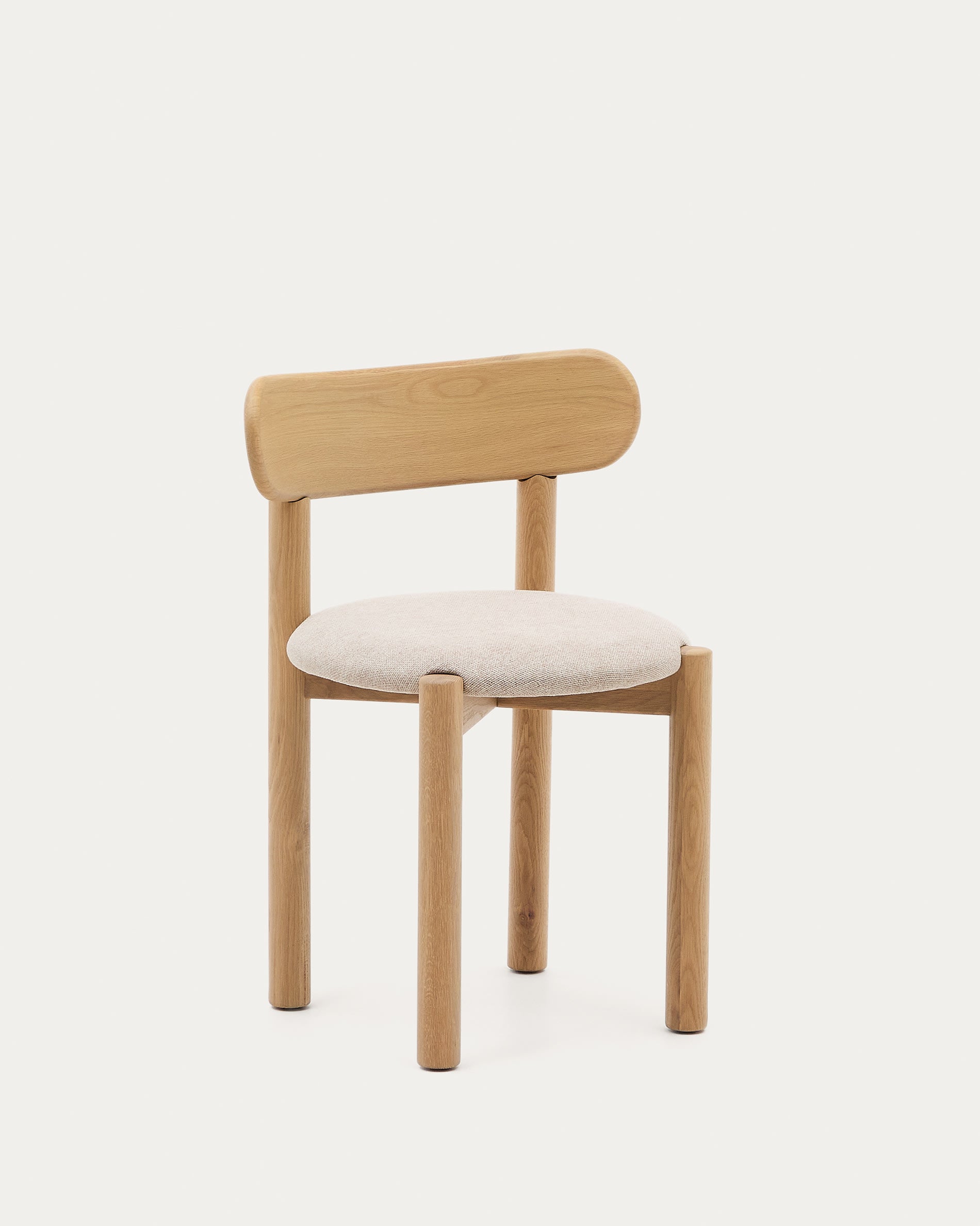 3D-Modell des eleganten Nebai Stuhls: Eichenholzrahmen, beige Chenille-Polsterung, stilvoll und komfortabel.