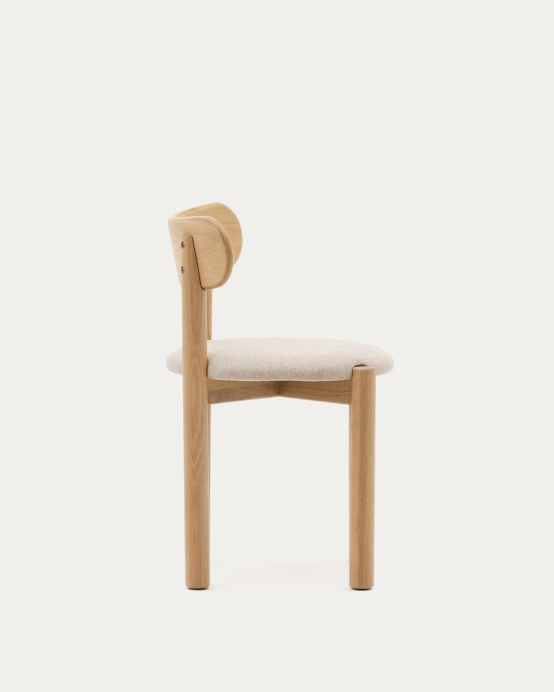 Nebai Stuhl in beiger Chenille: Komfort und Stil von Kave Home.