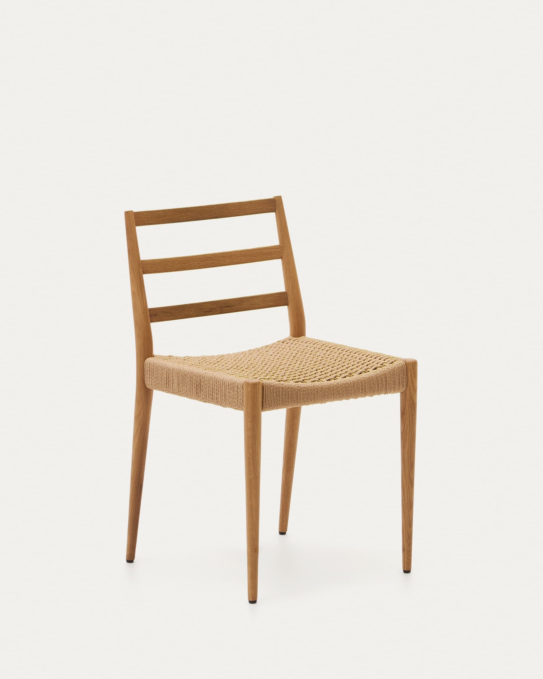 3D-Modell des Analy Stuhls aus massiver Eiche mit Seilsitz, zeitloses Design, nachhaltig und vielseitig.