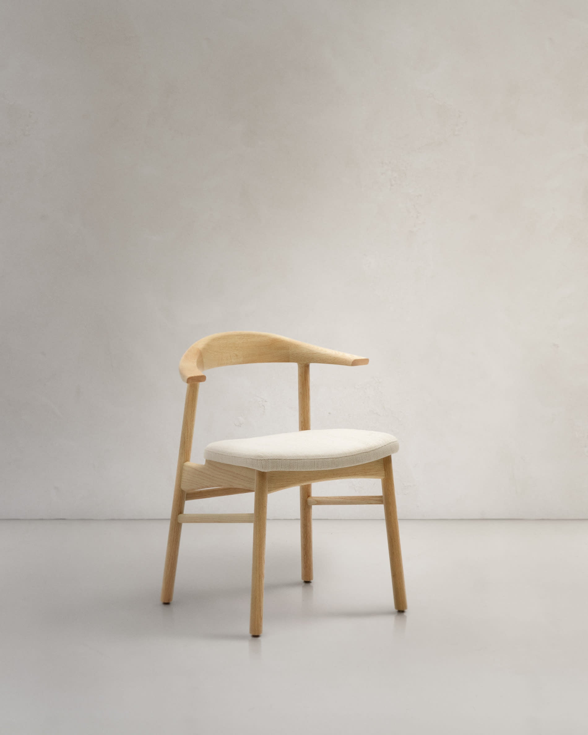 Eleganter Stuhl: Beige Chenille, Eiche Natur, abnehmbarer Bezug, FSC-zertifiziert, stilvoll, nachhaltig.