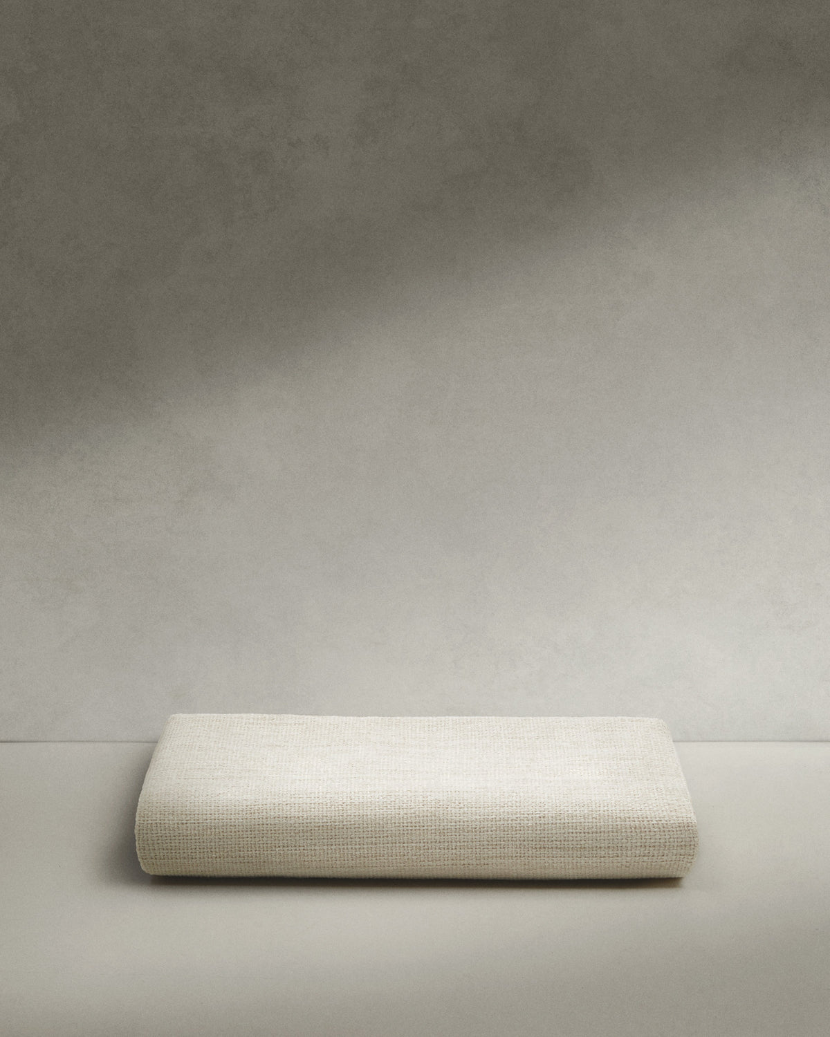 Bezug für den Stuhl Cudia aus Chenille in Beige in Beige, Natur präsentiert im Onlineshop von KAQTU Design AG. Sitzkissen ist von Kave Home