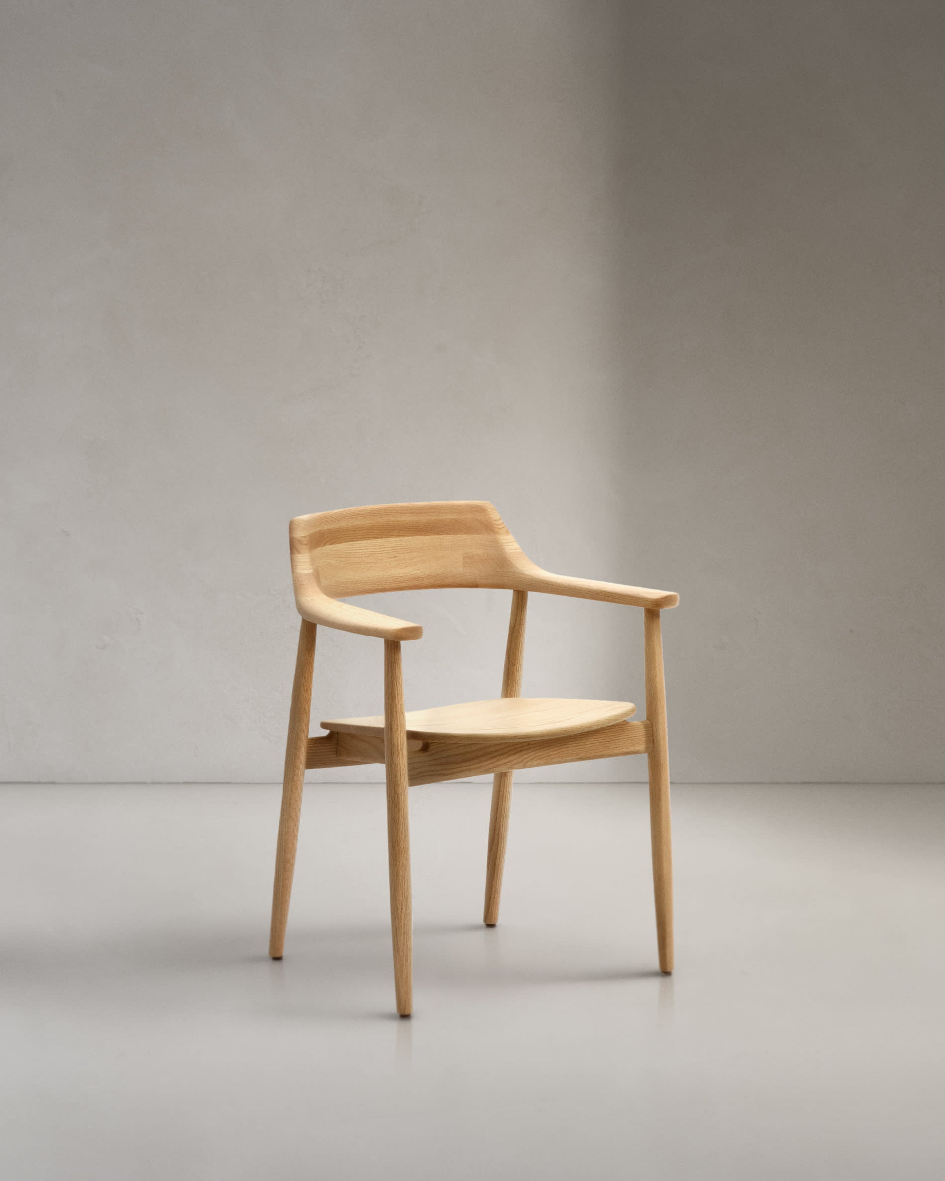 3D-Modell: Eleganter Fondes Stuhl aus Eichenholz, FSC-zertifiziert, zeitloses Design, komfortabel, nachhaltig.