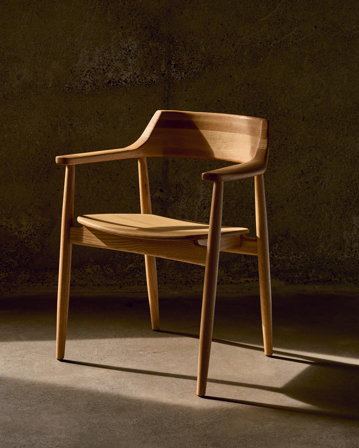 Fondes Stuhl aus massivem Eichenholz mit naturfarbenem Finish FSC Mix Credit