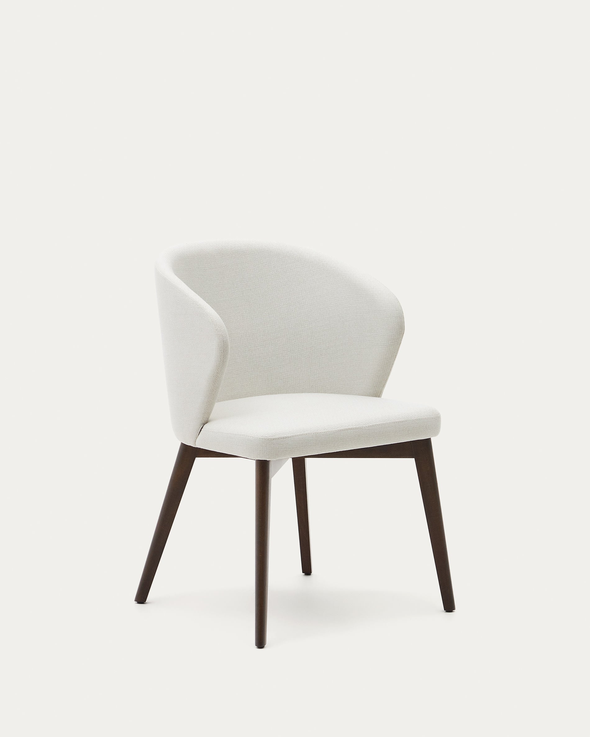 3D-Modell des Darice Stuhls: Beigefarbene Chenille, Buchenholz mit Nussbaum-Finish, elegant und komfortabel.