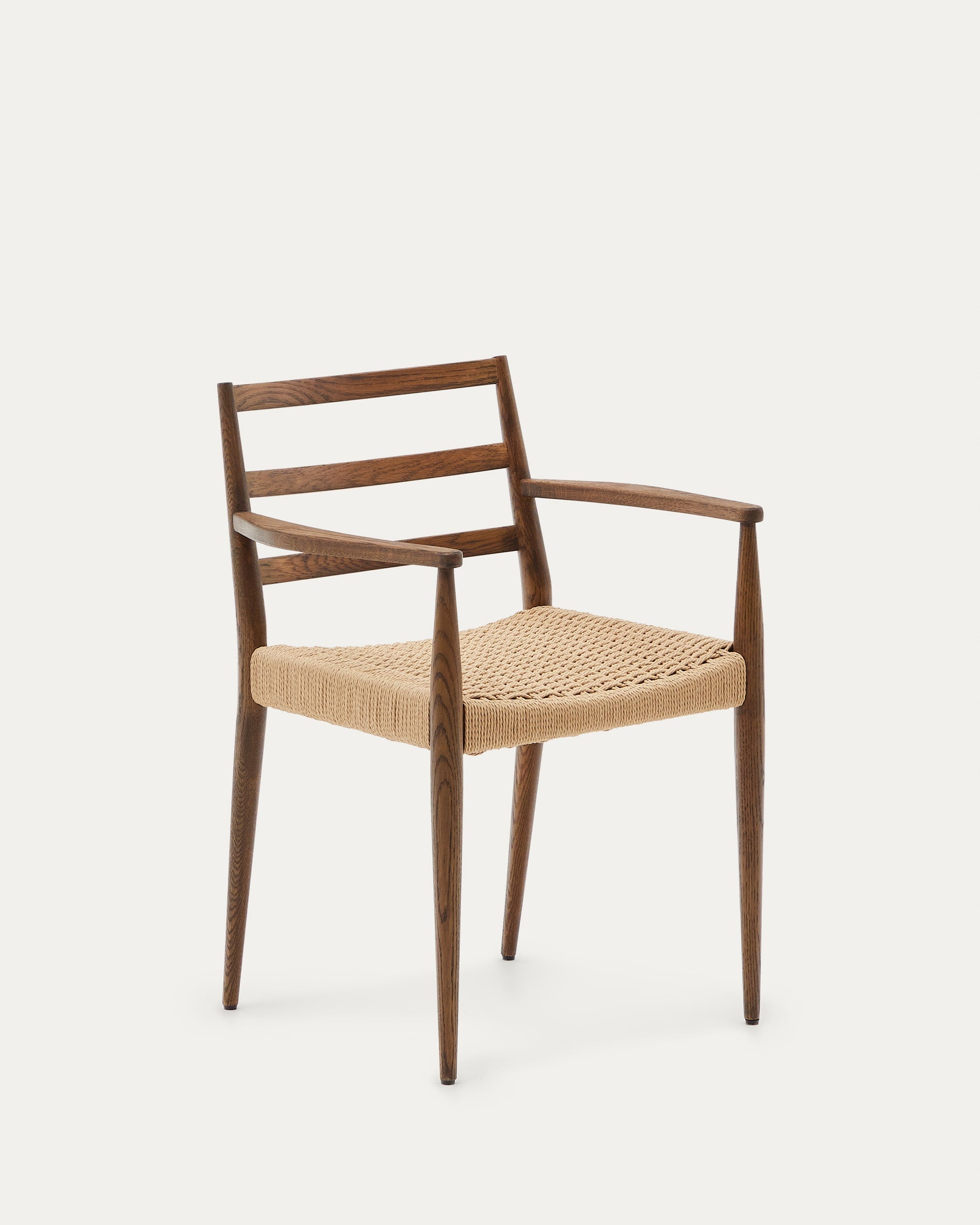 Analy Stuhl: Eichenholz, Nussbaum-Finish, Seilsitz, FSC 100%. Komfort & Nachhaltigkeit in 3D.