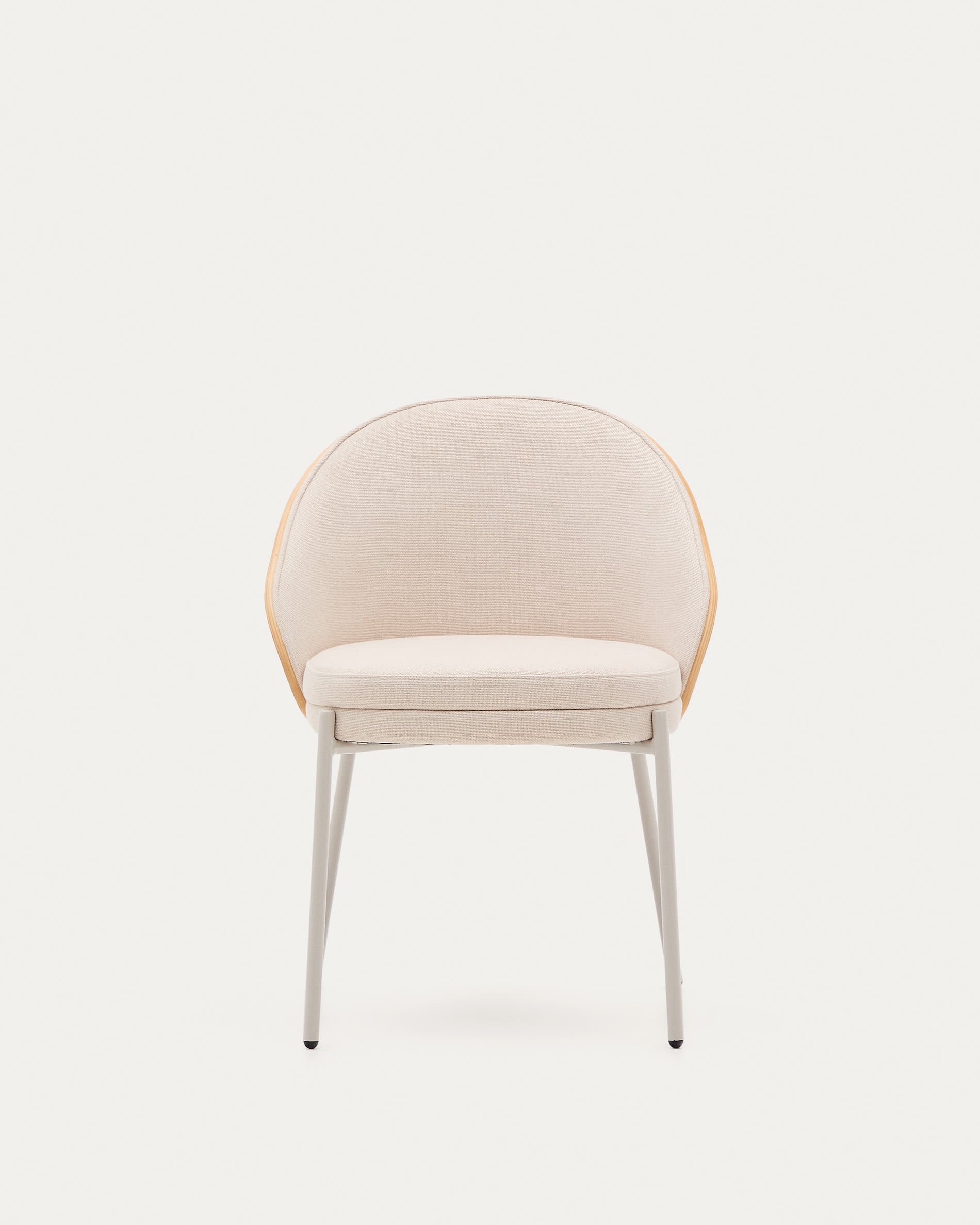 Eleganter Stuhl Eamy mit beigem Chenille-Bezug, natürlichem Eschenfurnier und beigen Metallbeinen, ideal für modernes Wohnen.