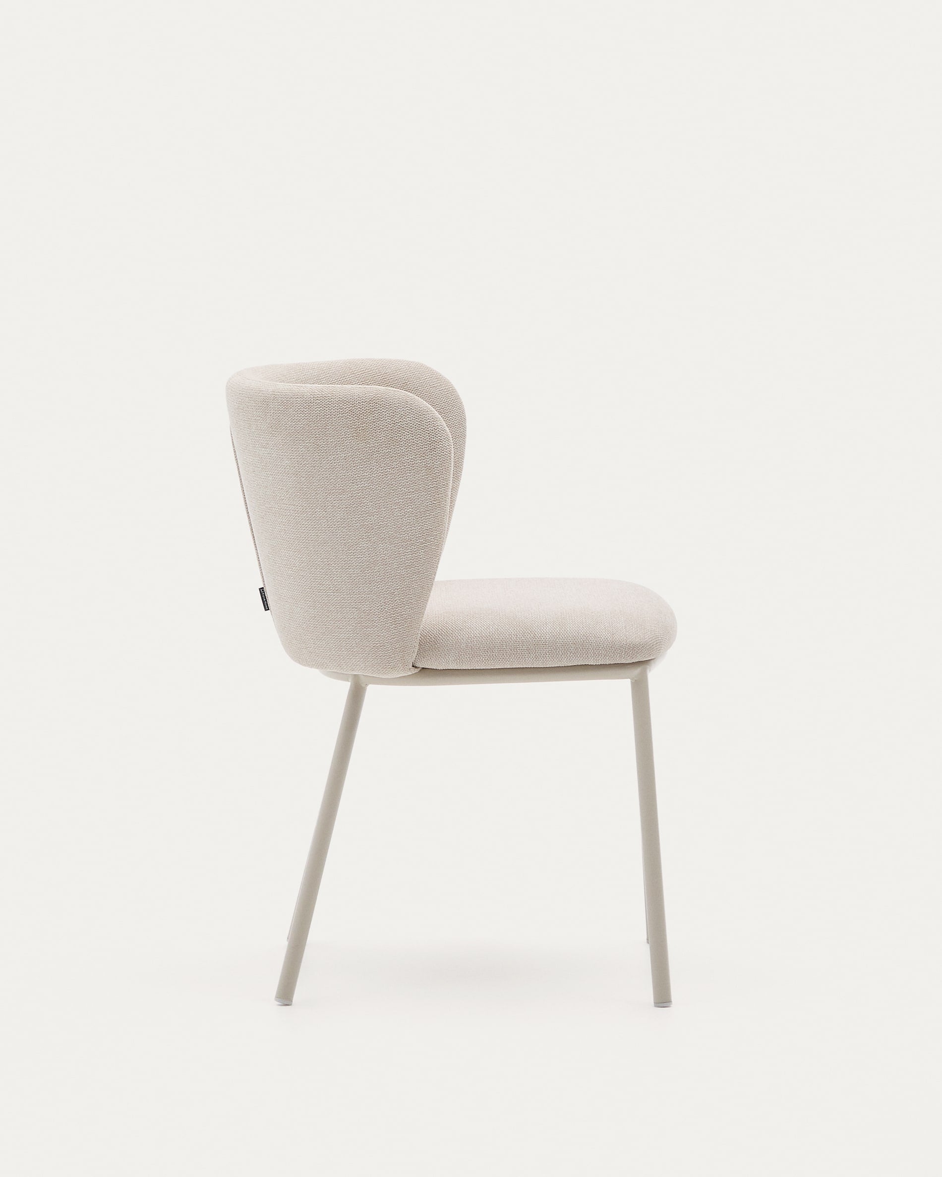 Eleganter Ciselia-Stuhl aus beigem Chenille und robustem Stahl, ideal für stilvolle und nachhaltige Einrichtungslösungen.