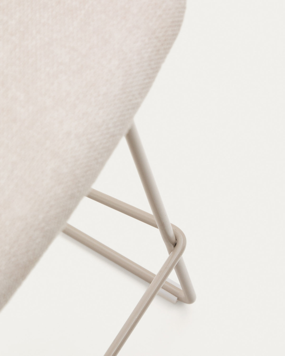 Zahara Stuhl beige und Stahl mit beigem Finish FSC 100% in Beige präsentiert im Onlineshop von KAQTU Design AG. Stuhl ist von Kave Home