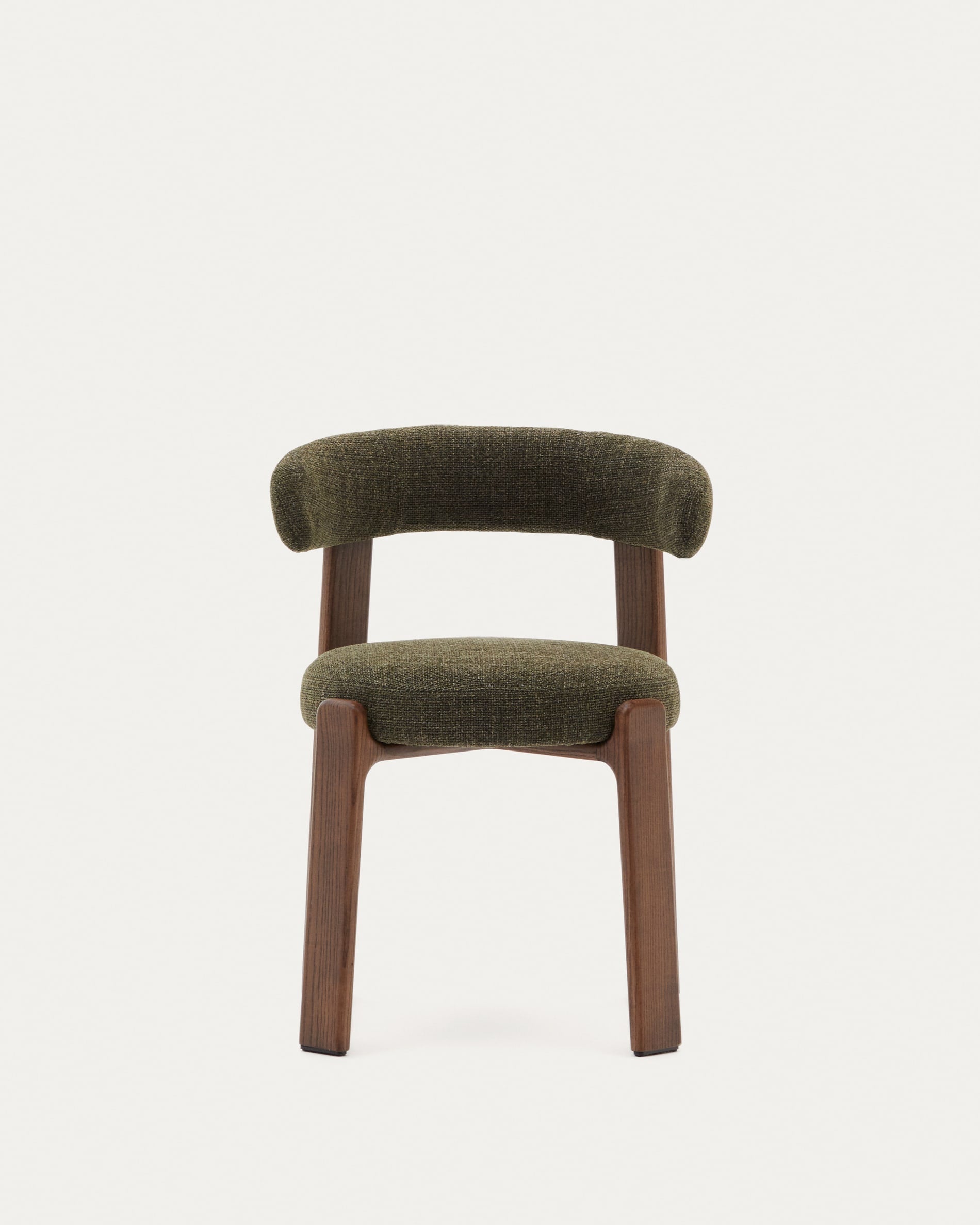 Eleganter Stuhl aus grüner Chenille und FSC-zertifiziertem Eschenholz mit Walnuss-Finish, ideal für stilvolles und umweltbewusstes Wohnen.
