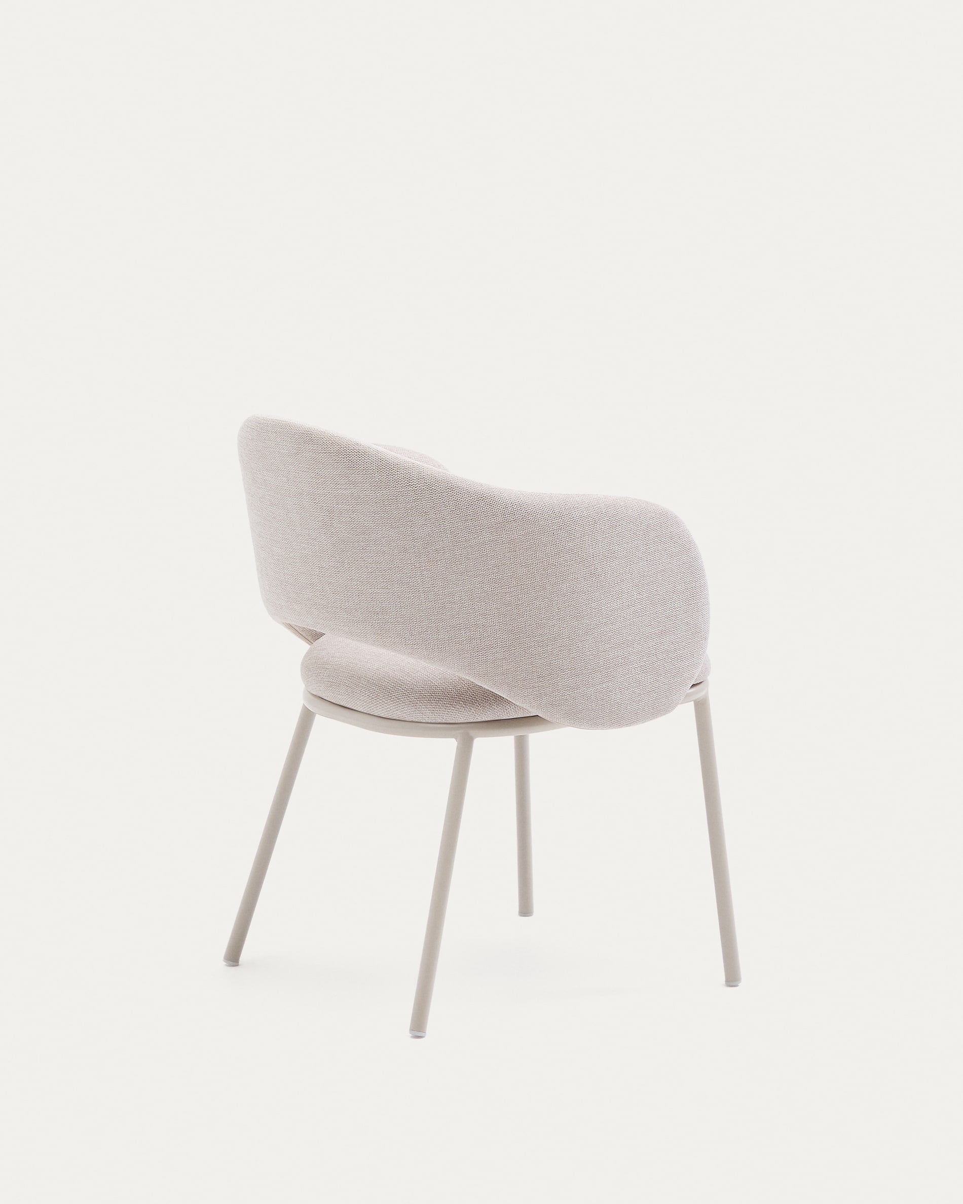 Moderner Stuhl Maina in Beige mit stabilen Stahlbeinen und umweltfreundlicher FSC-zertifizierter Beschichtung.